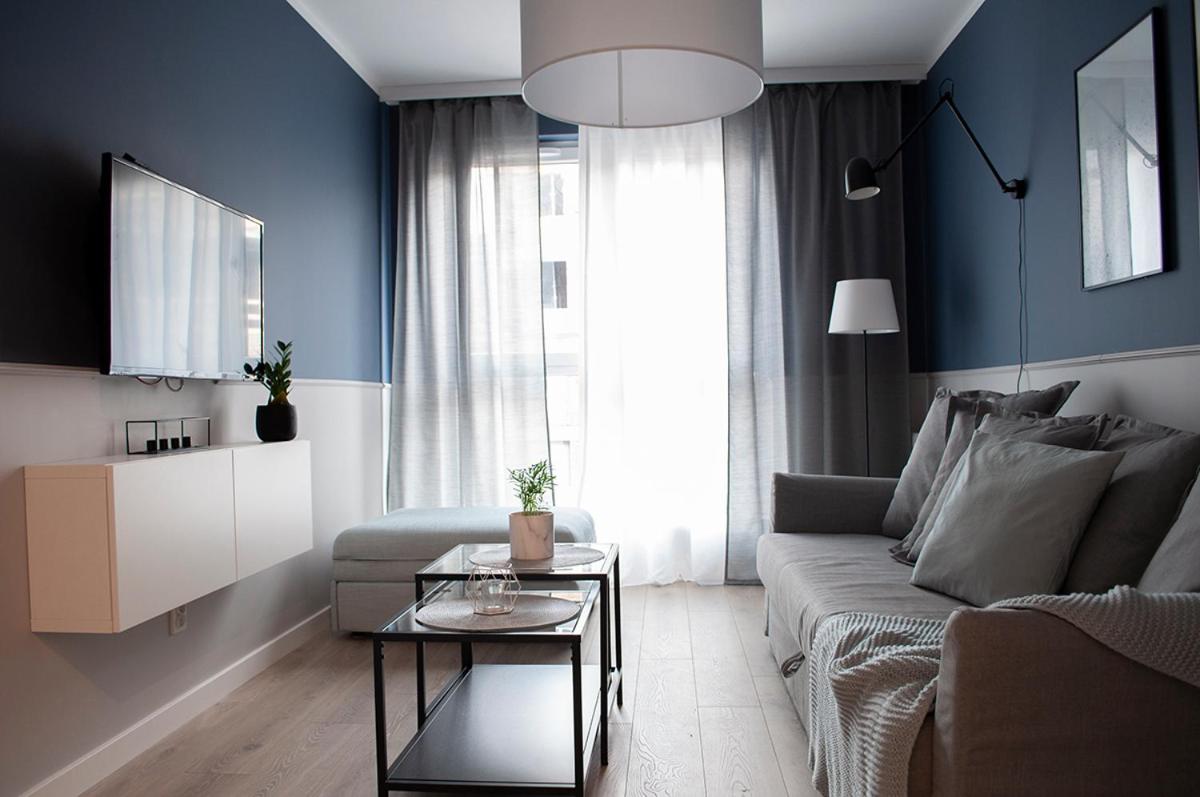 NavyBlue apartment Cracow free parking TV view 2