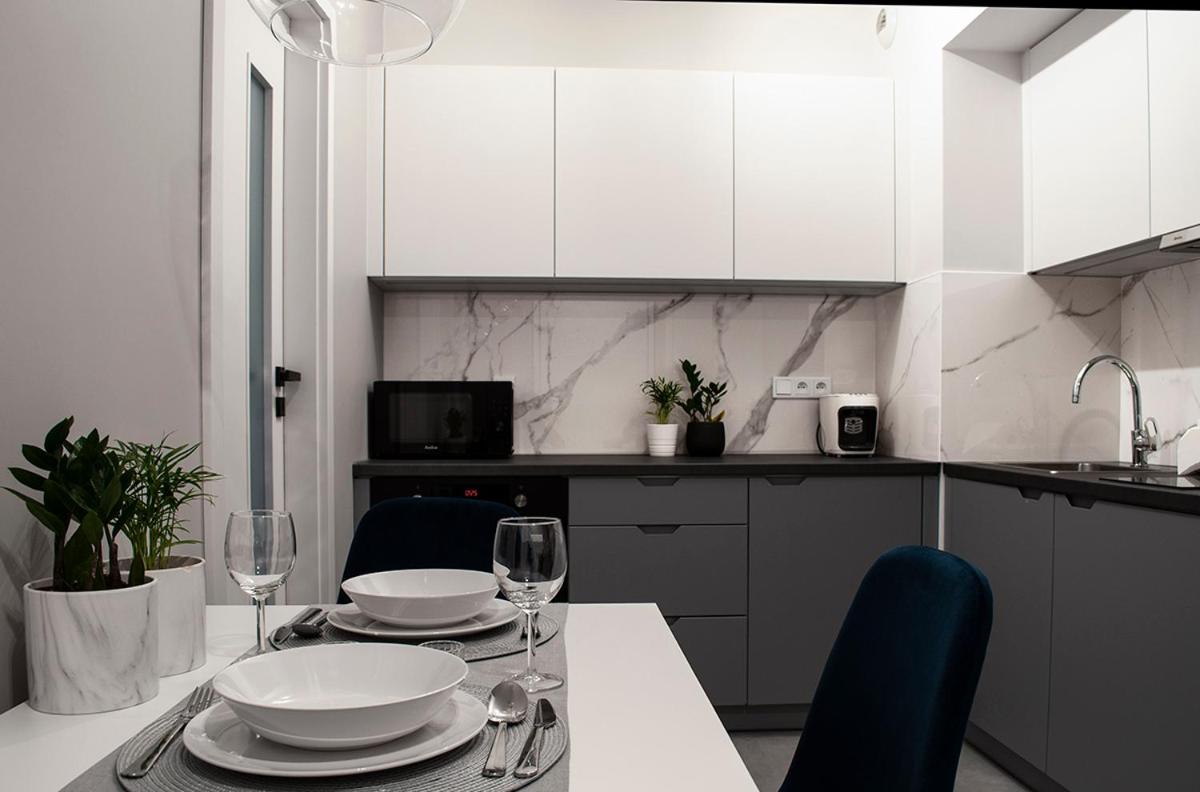 NavyBlue apartment Cracow free parking TV view 4