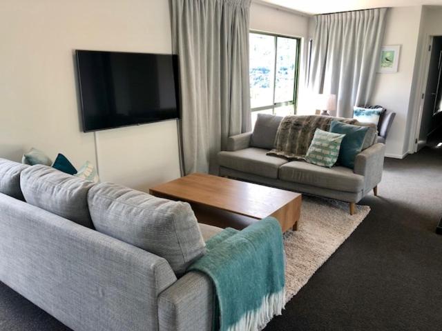 The Gold Rise - Sleeps 8 - Garden - Lake Views view 5