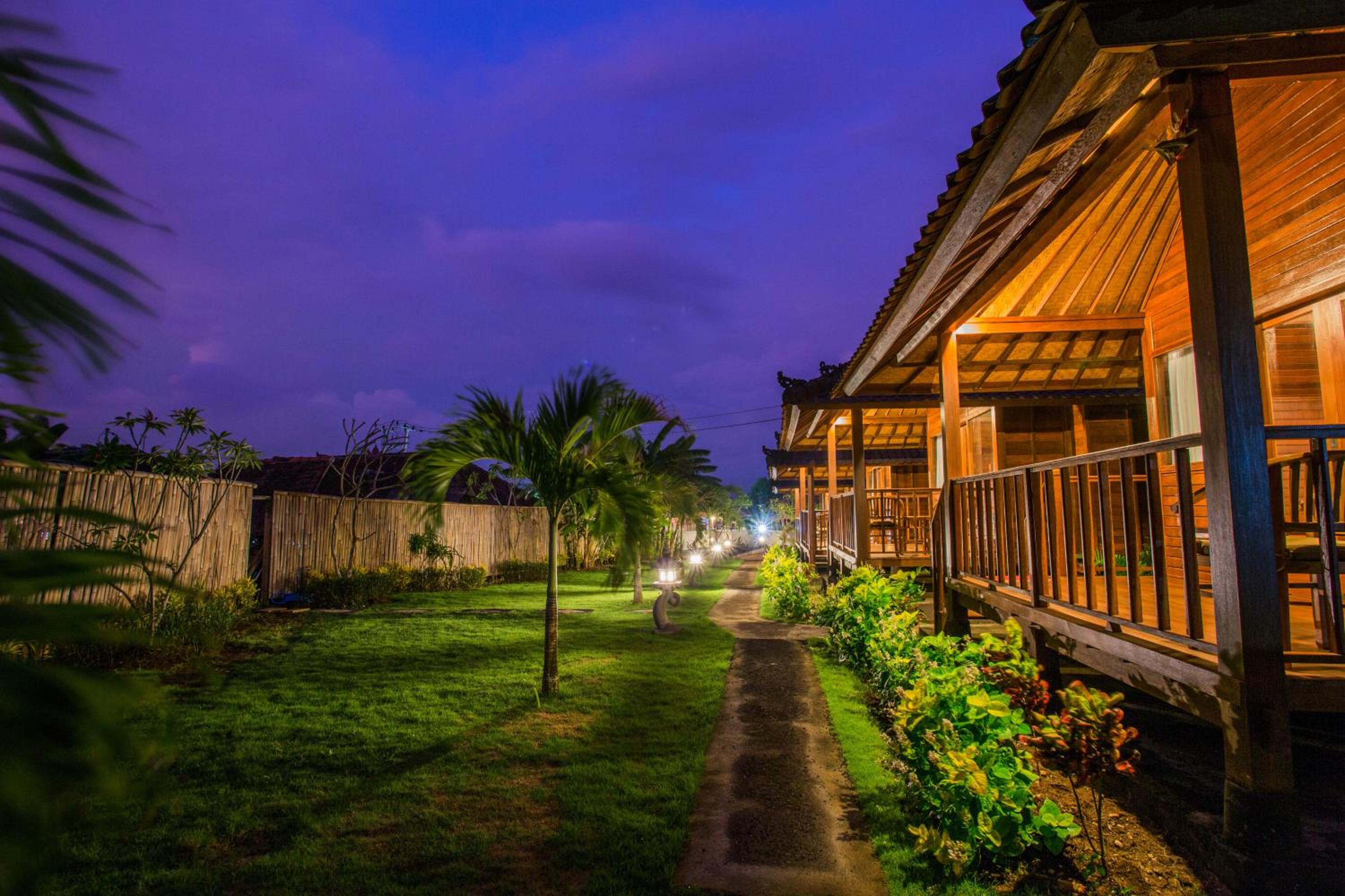Samanta Huts
