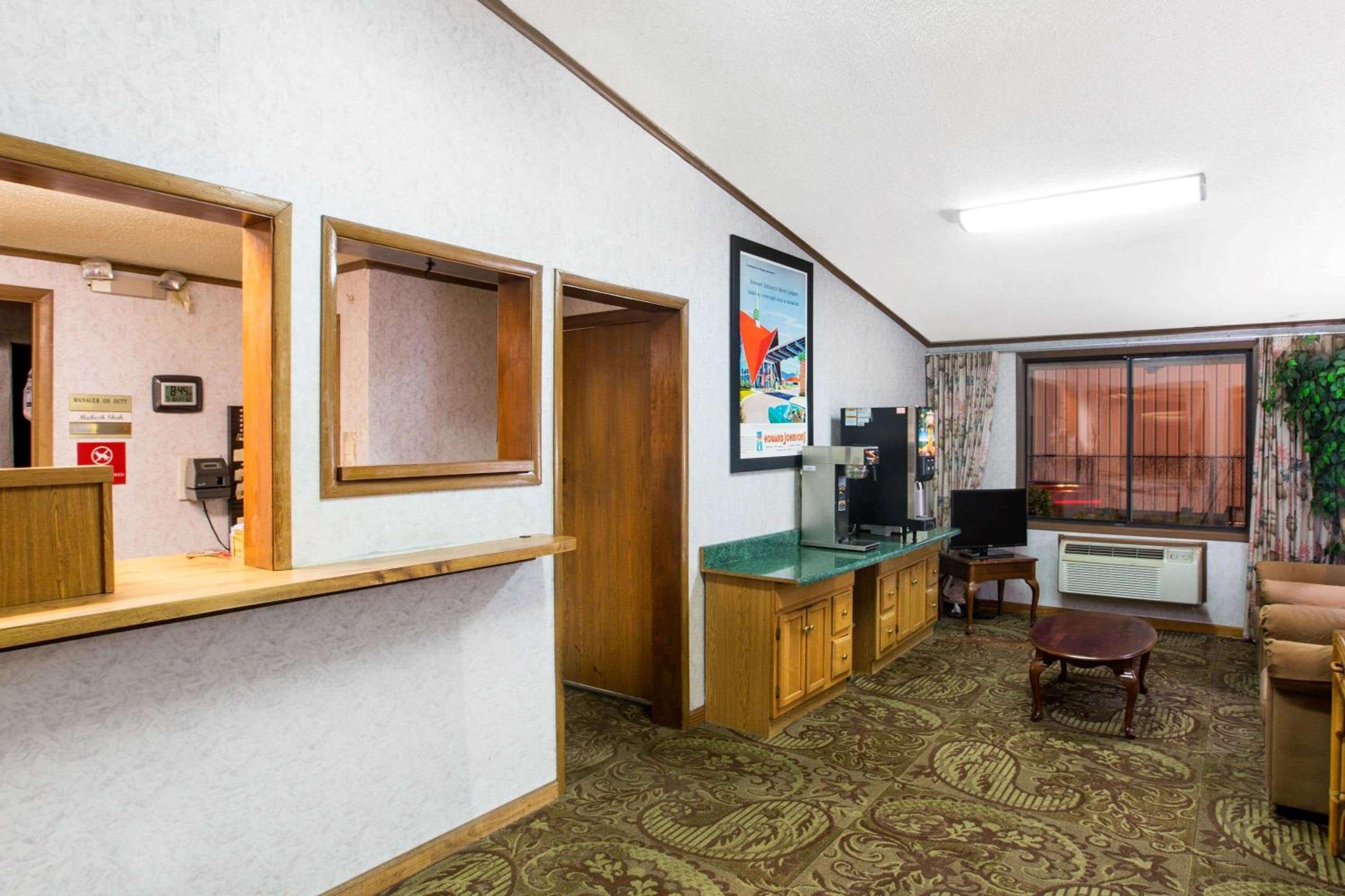 Howard Johnson by Wyndham Wilmington view 3