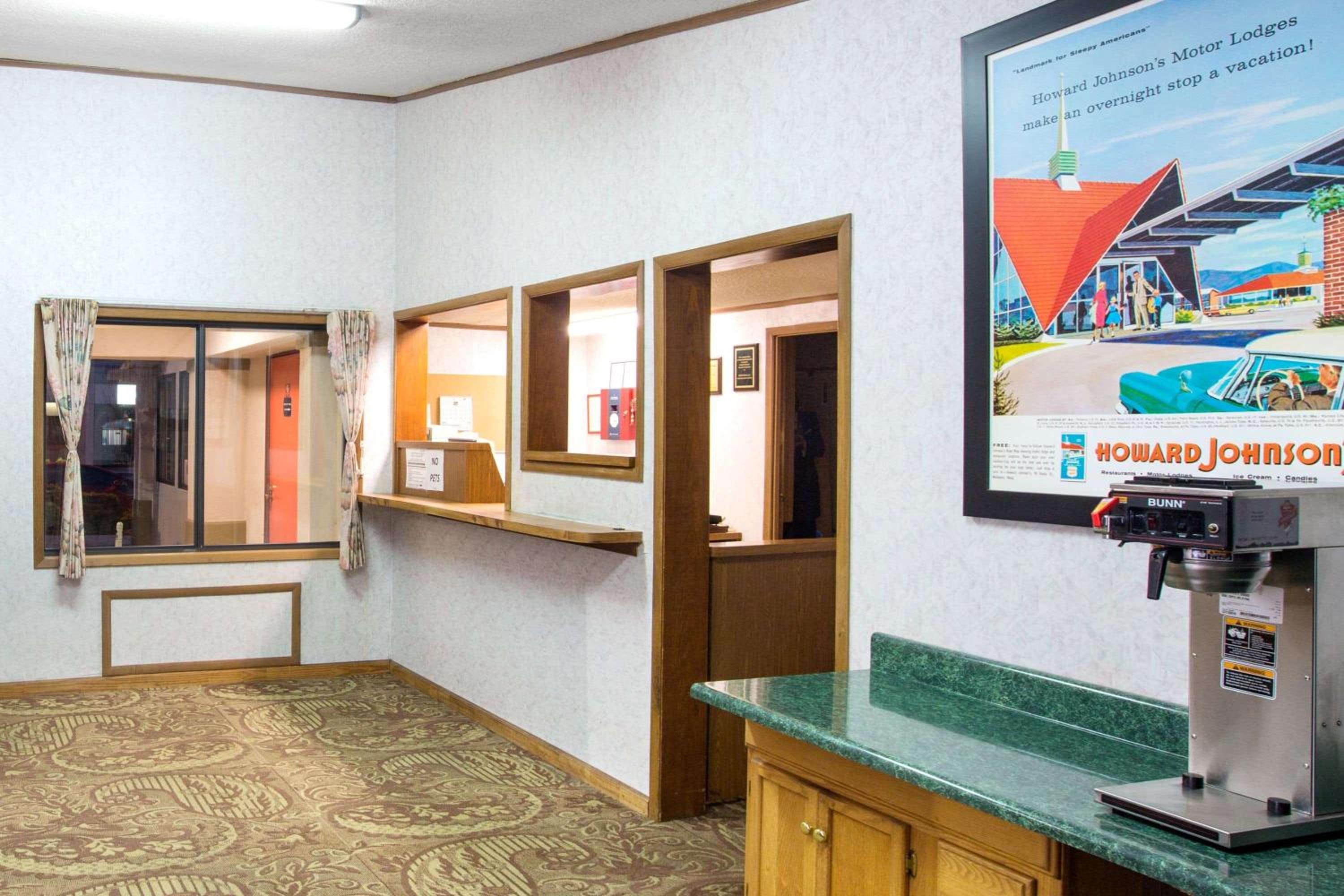 Howard Johnson by Wyndham Wilmington view 2