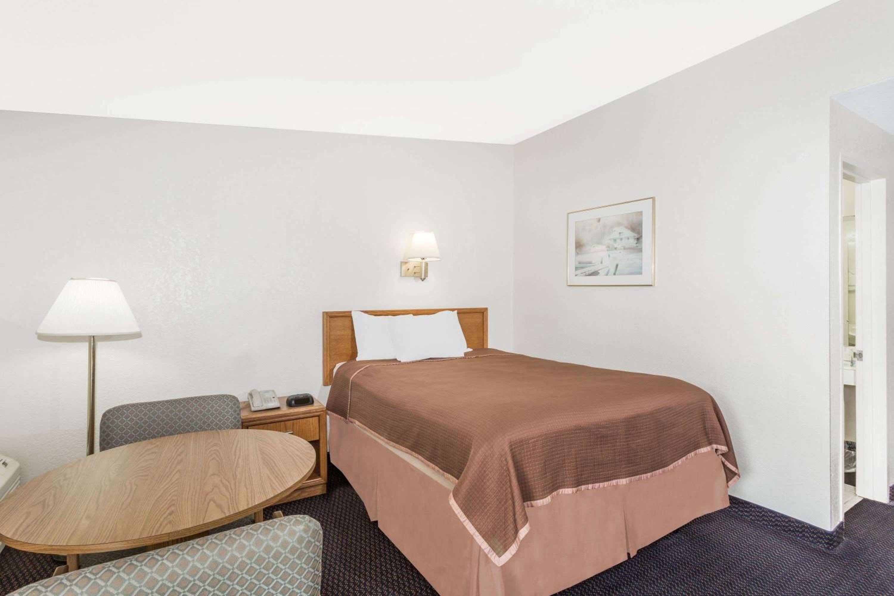 Vero Beach Vacations - Howard Johnson by Wyndham Vero Beach / Downtown - Property Image 12
