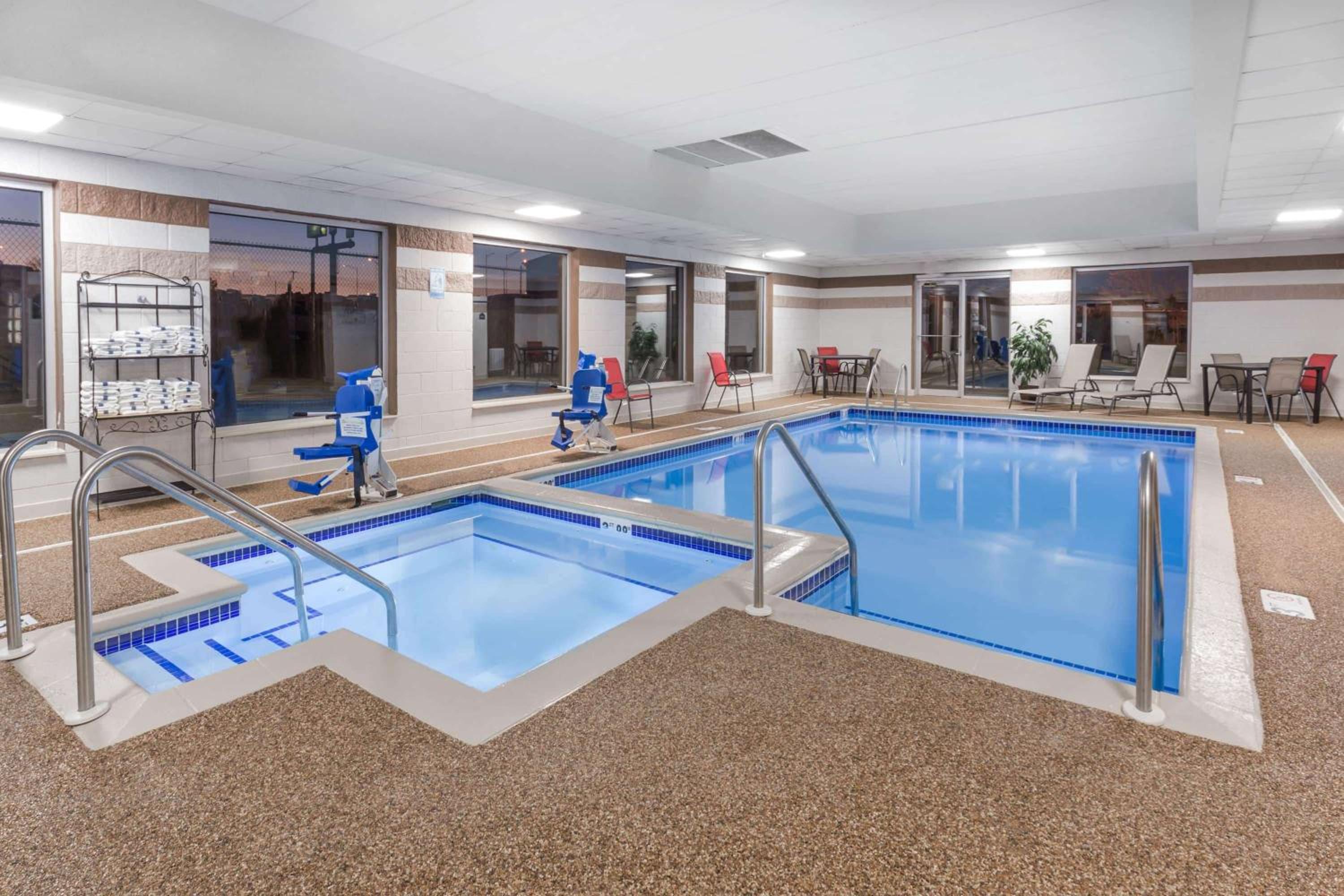 Joliet Vacations - Wingate by Wyndham Joliet - Property Image 6