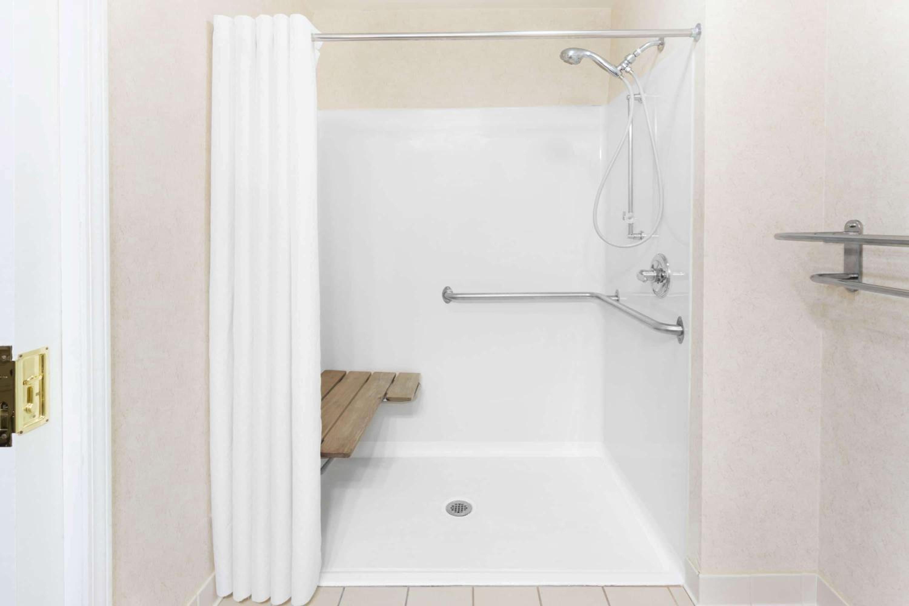 Joliet Vacations - Wingate by Wyndham Joliet - Property Image 7