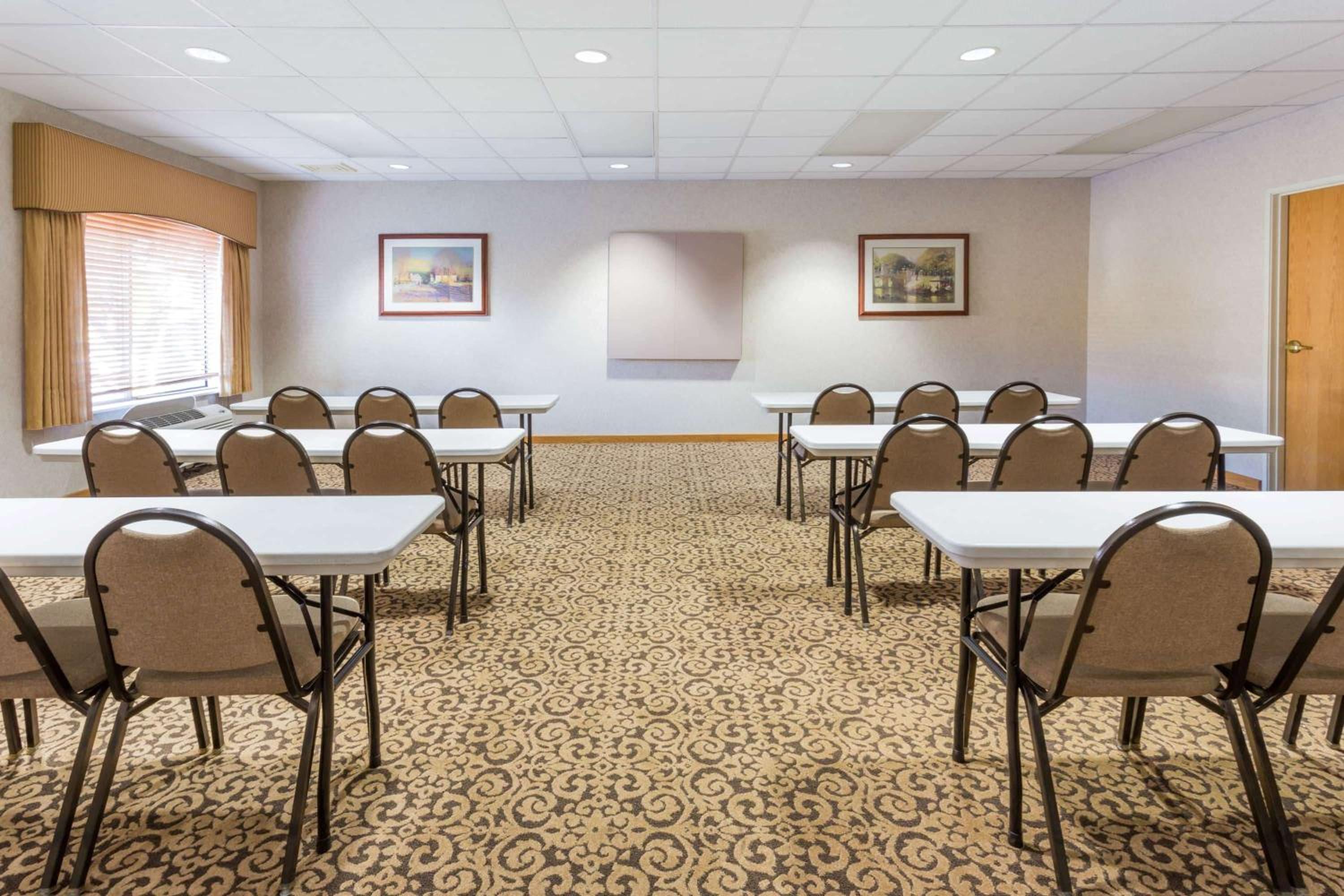 Joliet Vacations - Wingate by Wyndham Joliet - Property Image 8