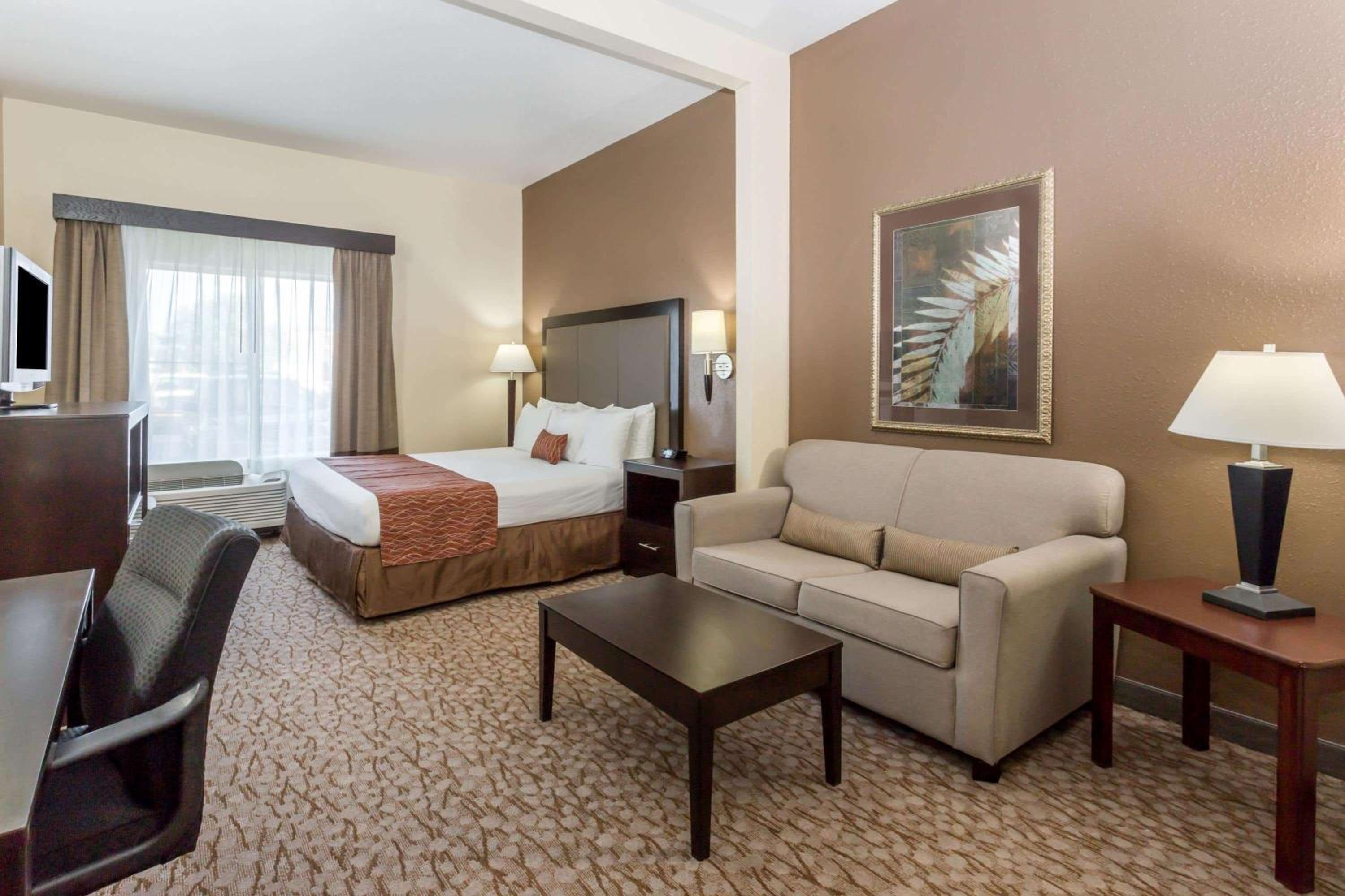 Joliet Vacations - Wingate by Wyndham Joliet - Property Image 1
