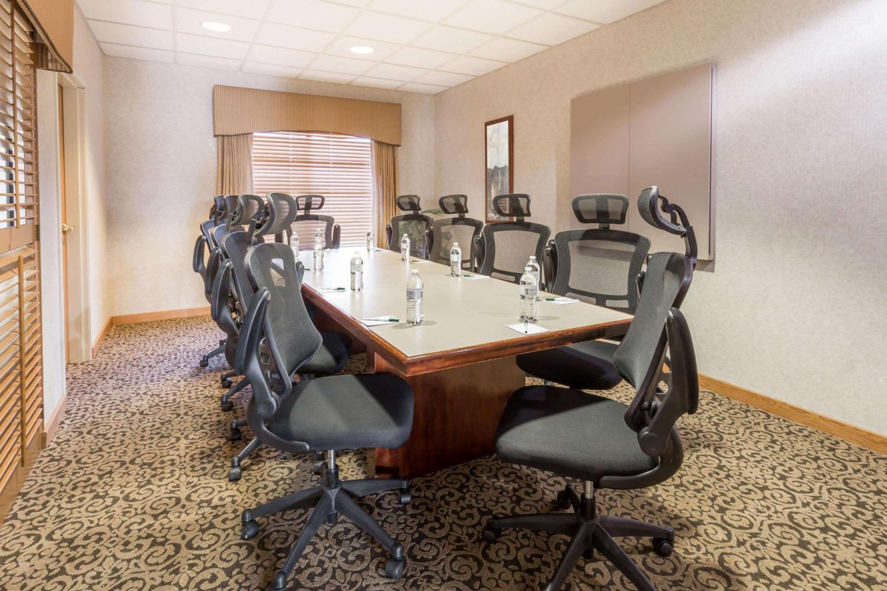 Joliet Vacations - Wingate by Wyndham Joliet - Property Image 2