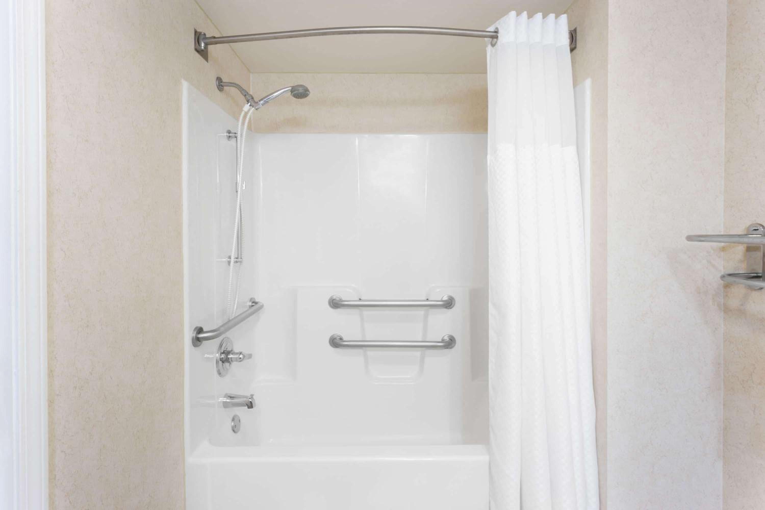 Joliet Vacations - Wingate by Wyndham Joliet - Property Image 12