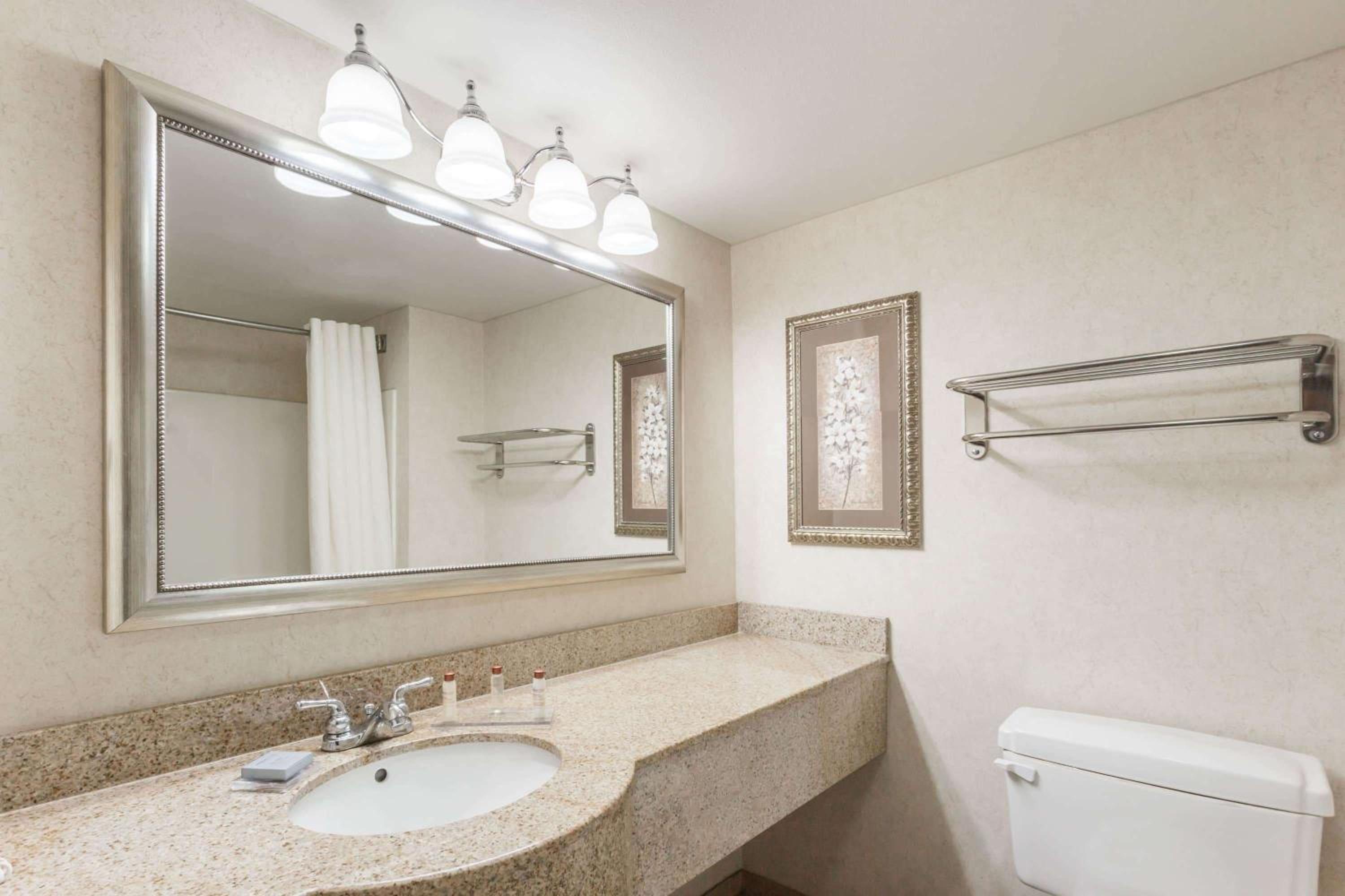 Joliet Vacations - Wingate by Wyndham Joliet - Property Image 16