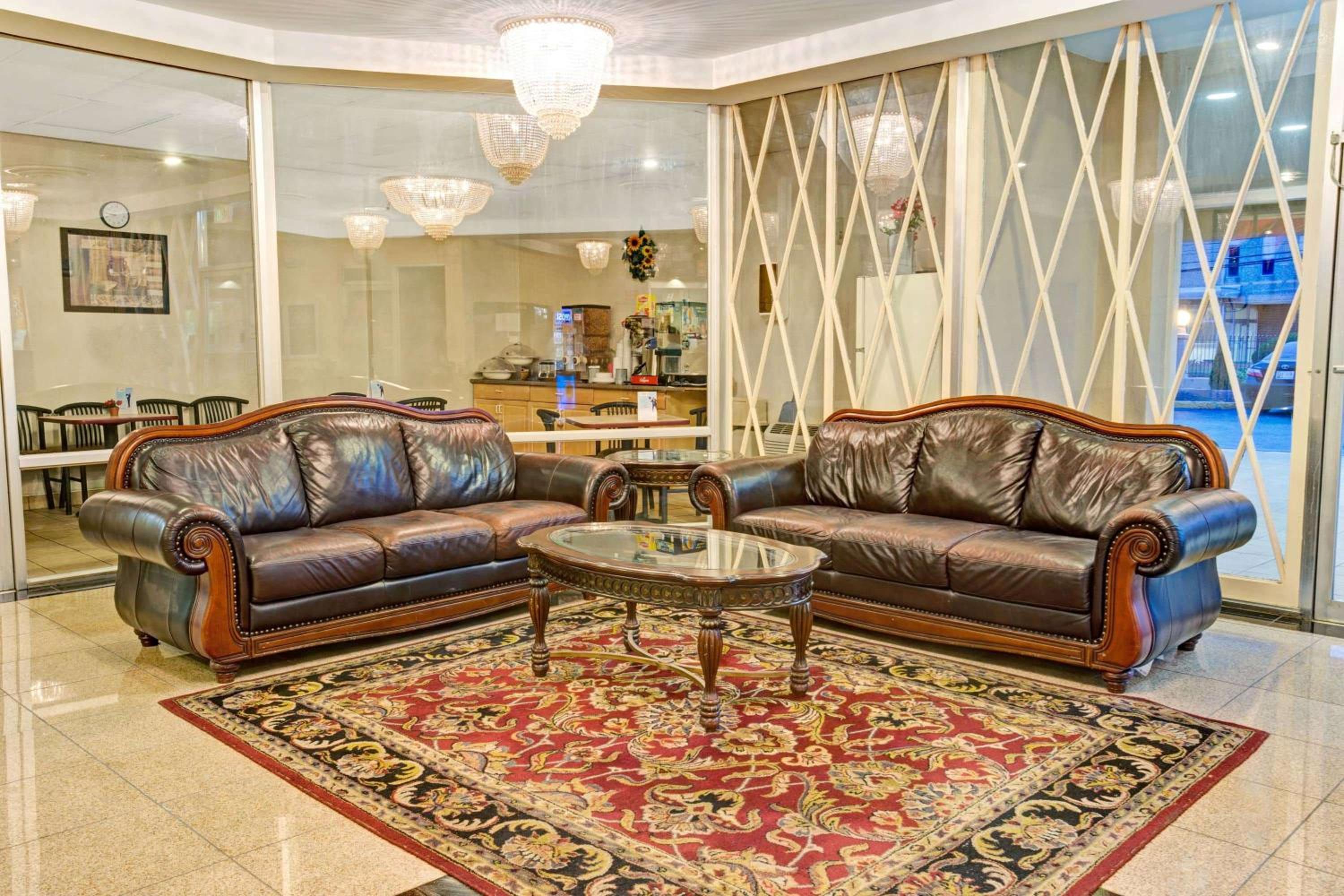 Howard Johnson by Wyndham Pikesville - Property Image 2
