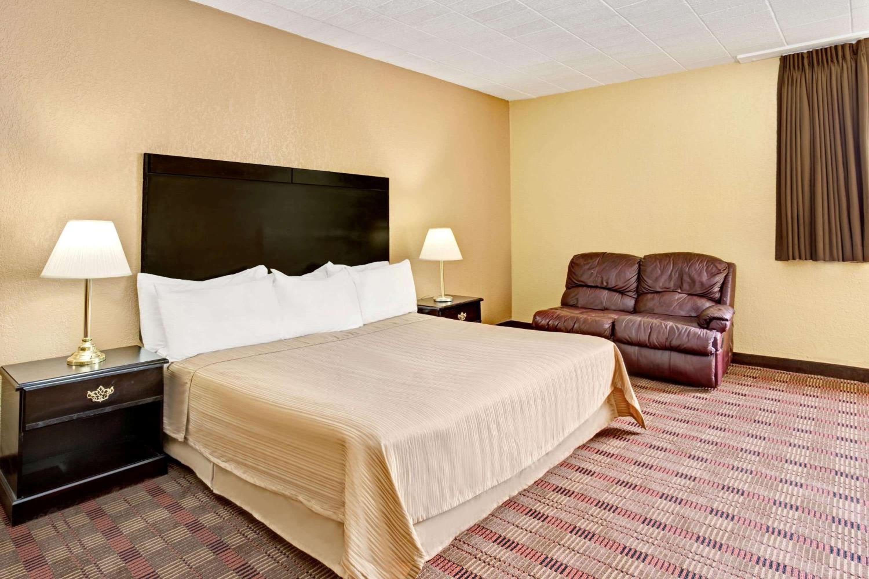 Howard Johnson by Wyndham Pikesville - Property Image 13