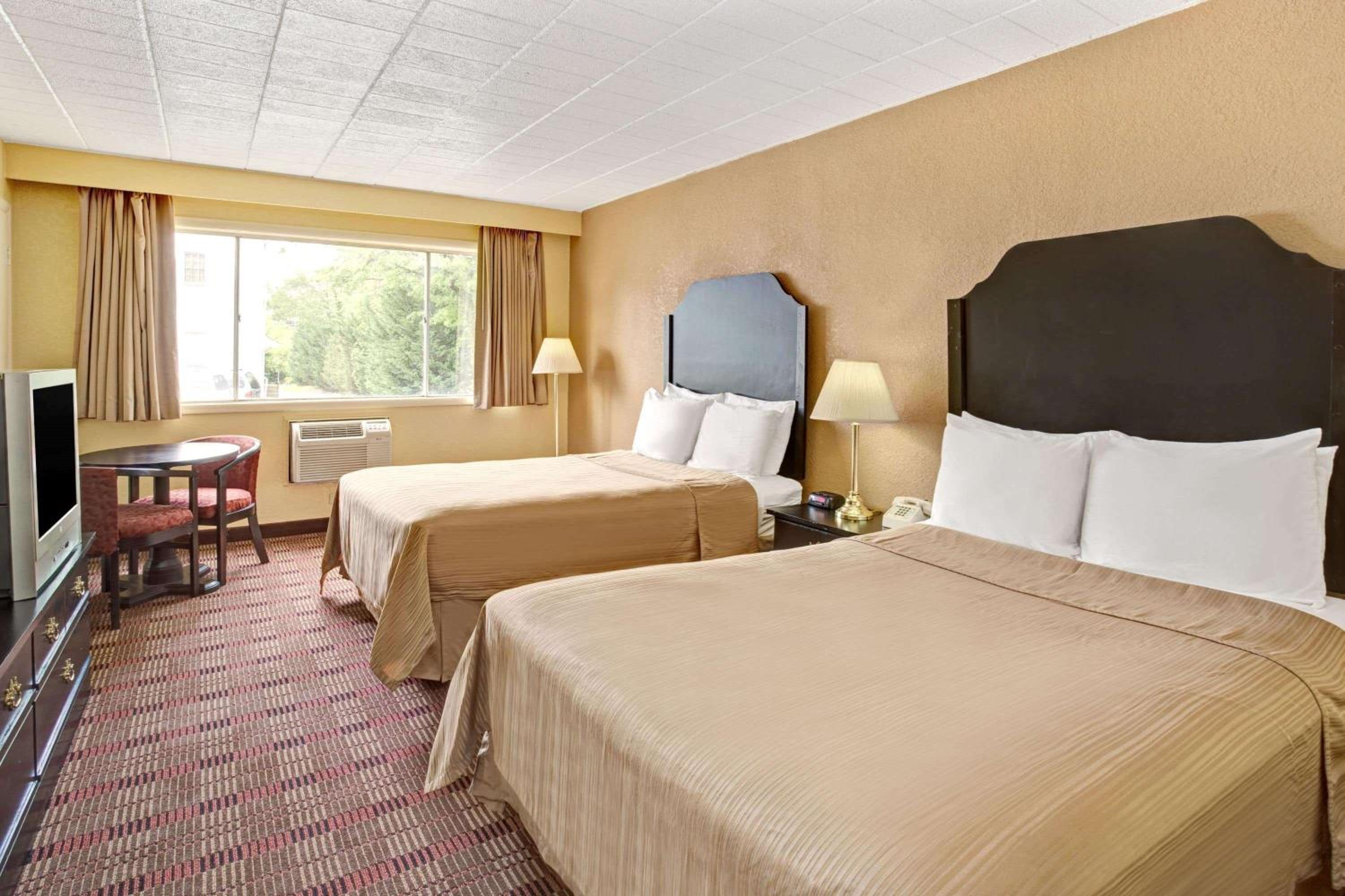 Howard Johnson by Wyndham Pikesville - Property Image 9