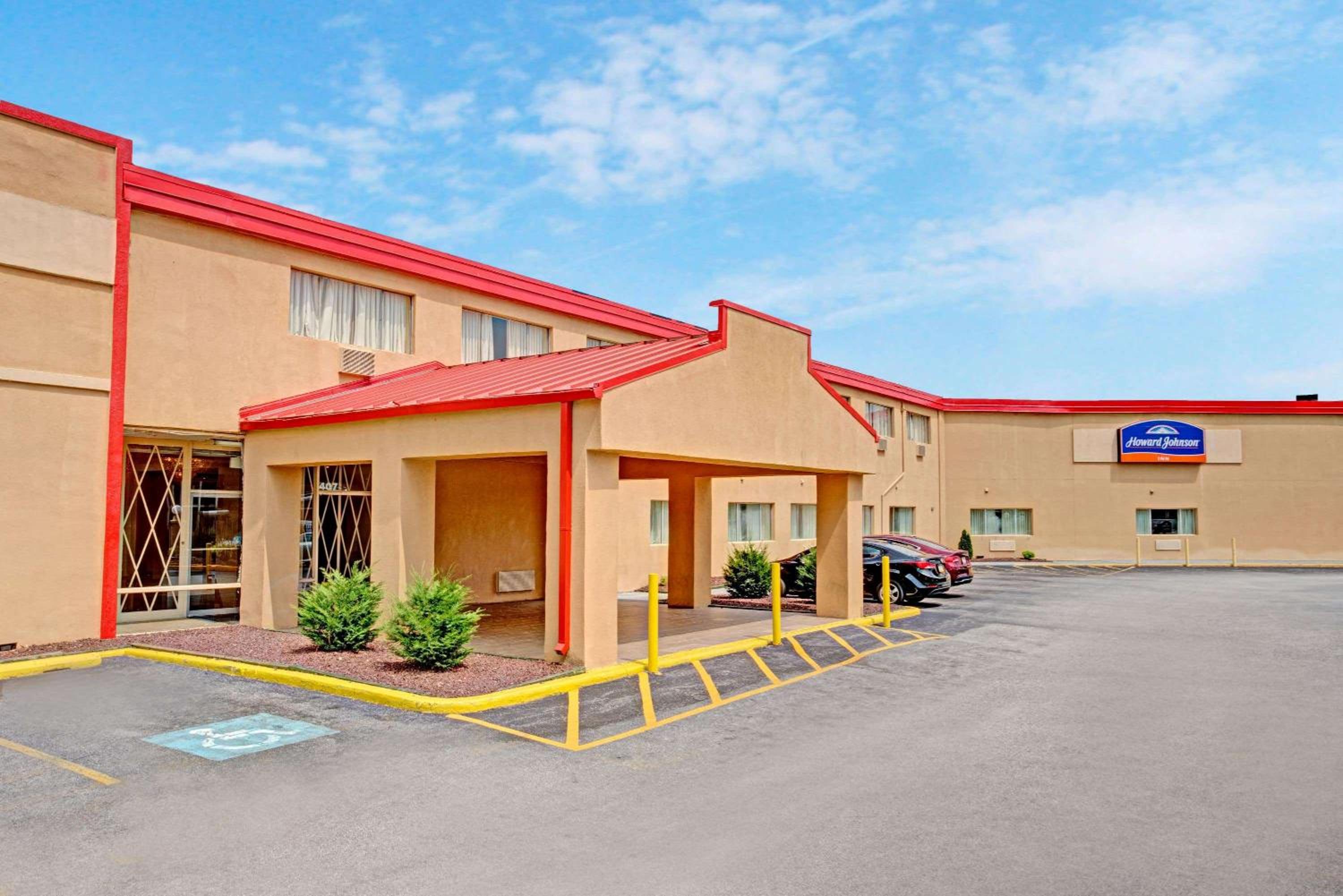 Howard Johnson by Wyndham Pikesville - Property Image 1