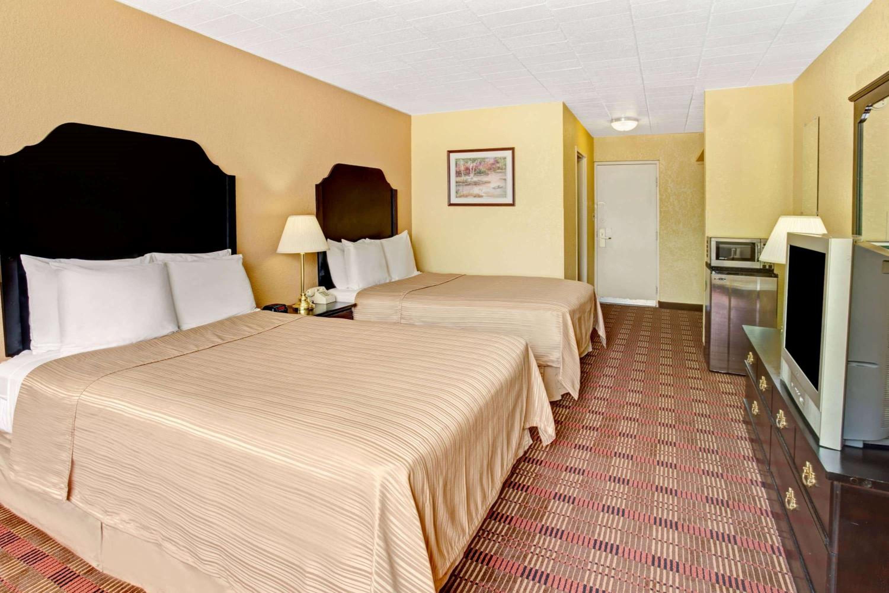 Howard Johnson by Wyndham Pikesville - Property Image 5