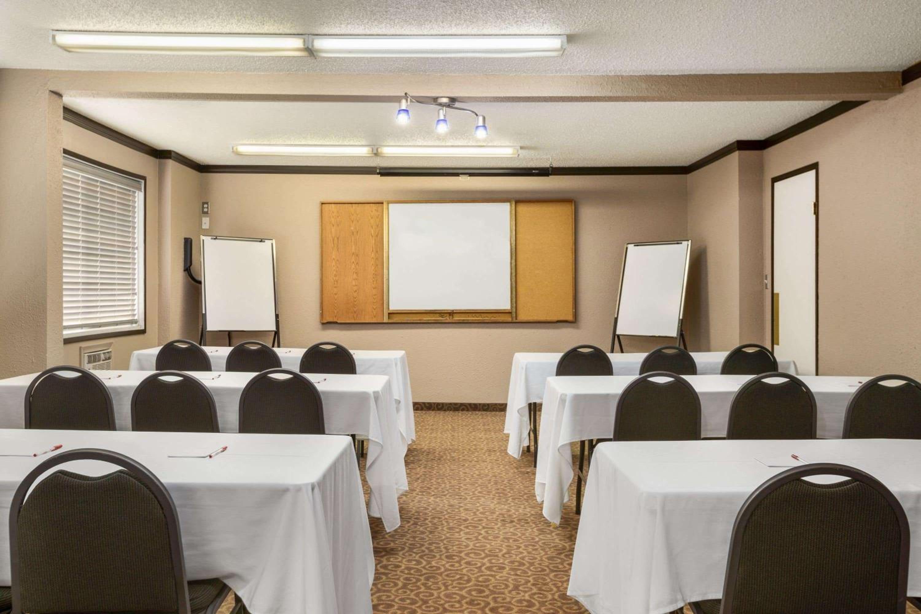 Prince Albert Vacations - South Hill Lodge - Property Image 42