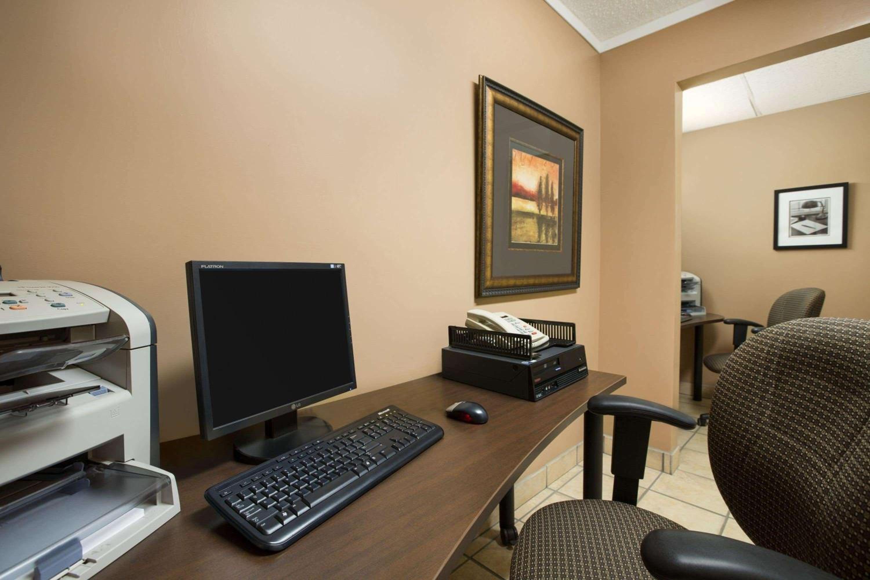 Prince Albert Vacations - South Hill Lodge - Property Image 3