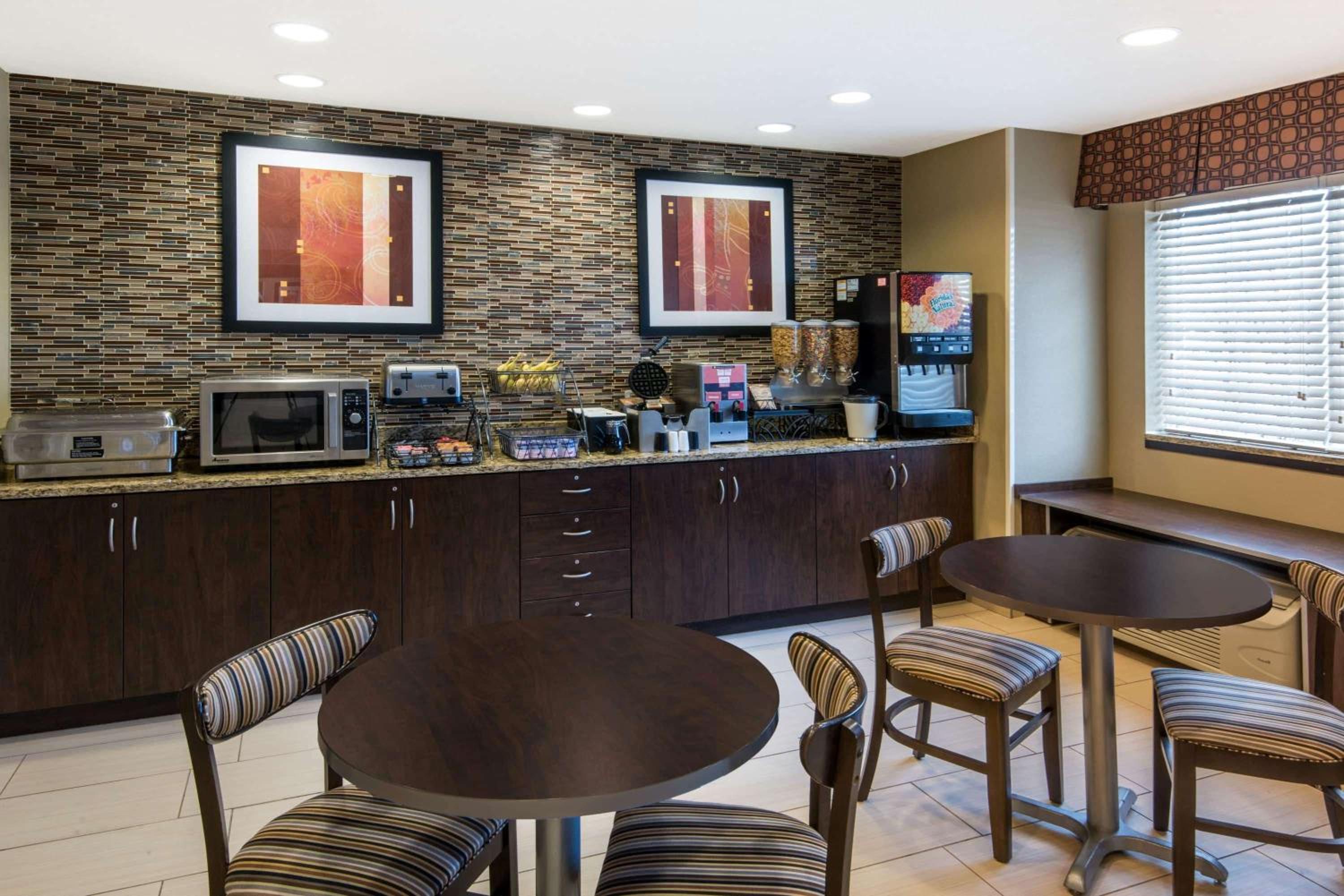 Microtel Inn and Suites North Canton view 3