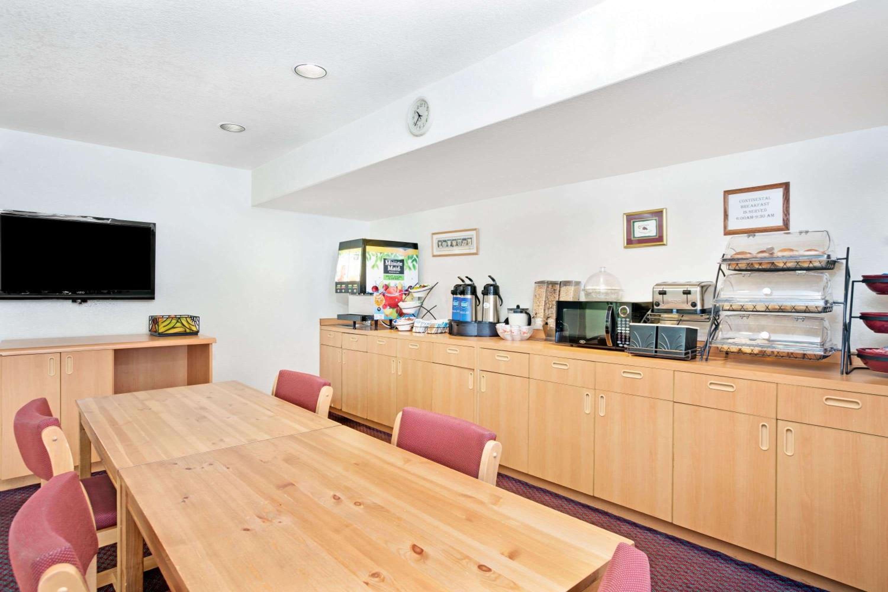 Microtel Inn & Suites, Morgan Hill view 5