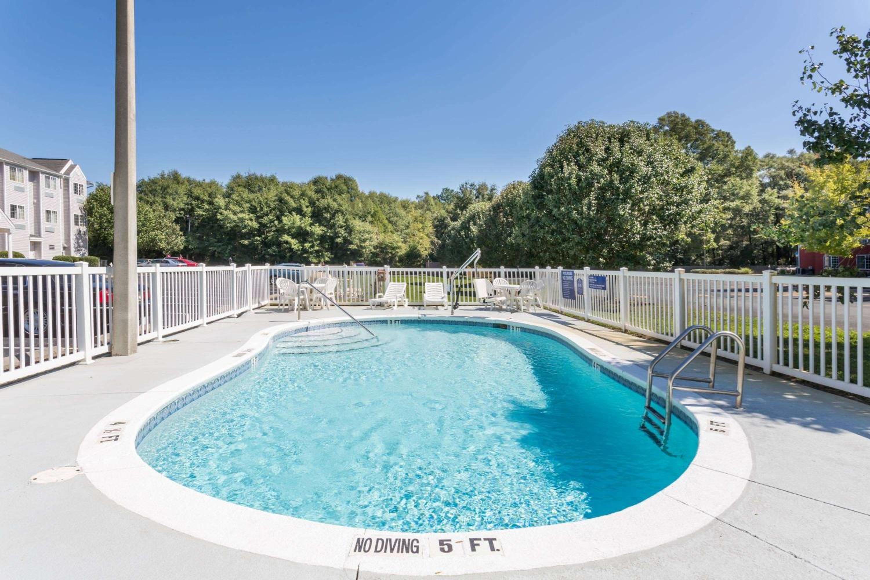Microtel Inn & Suites Marianna view 5