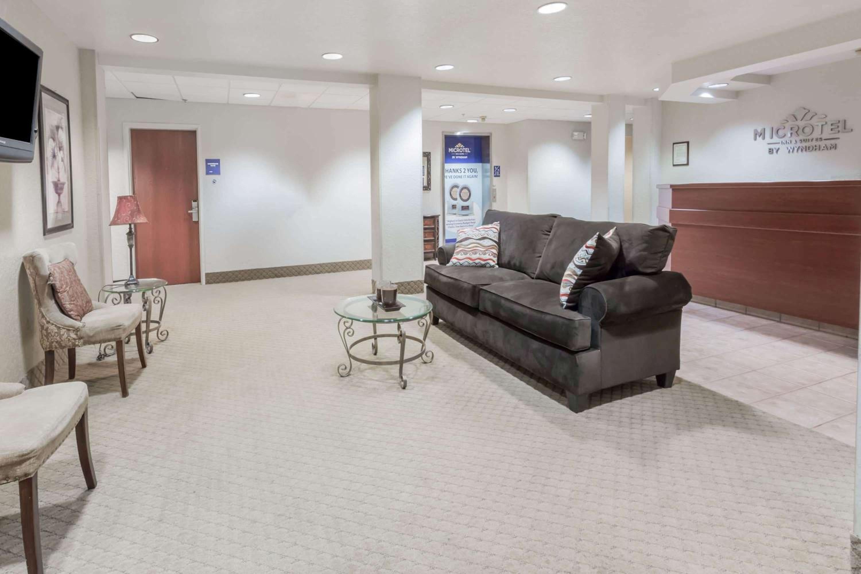 Microtel Inn & Suites Marianna view 3