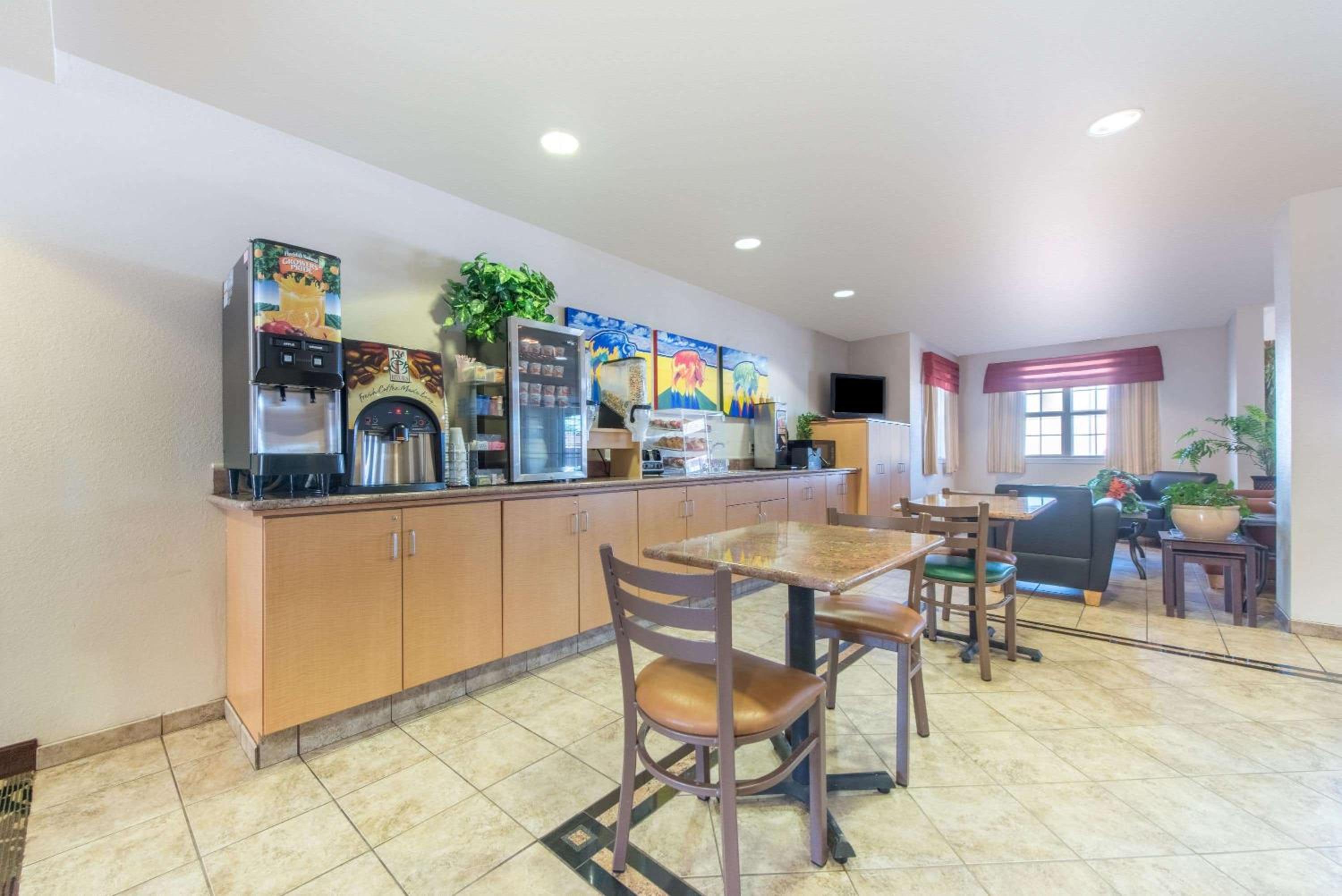 Microtel Inn & Suites by Wyndham Altus view 5