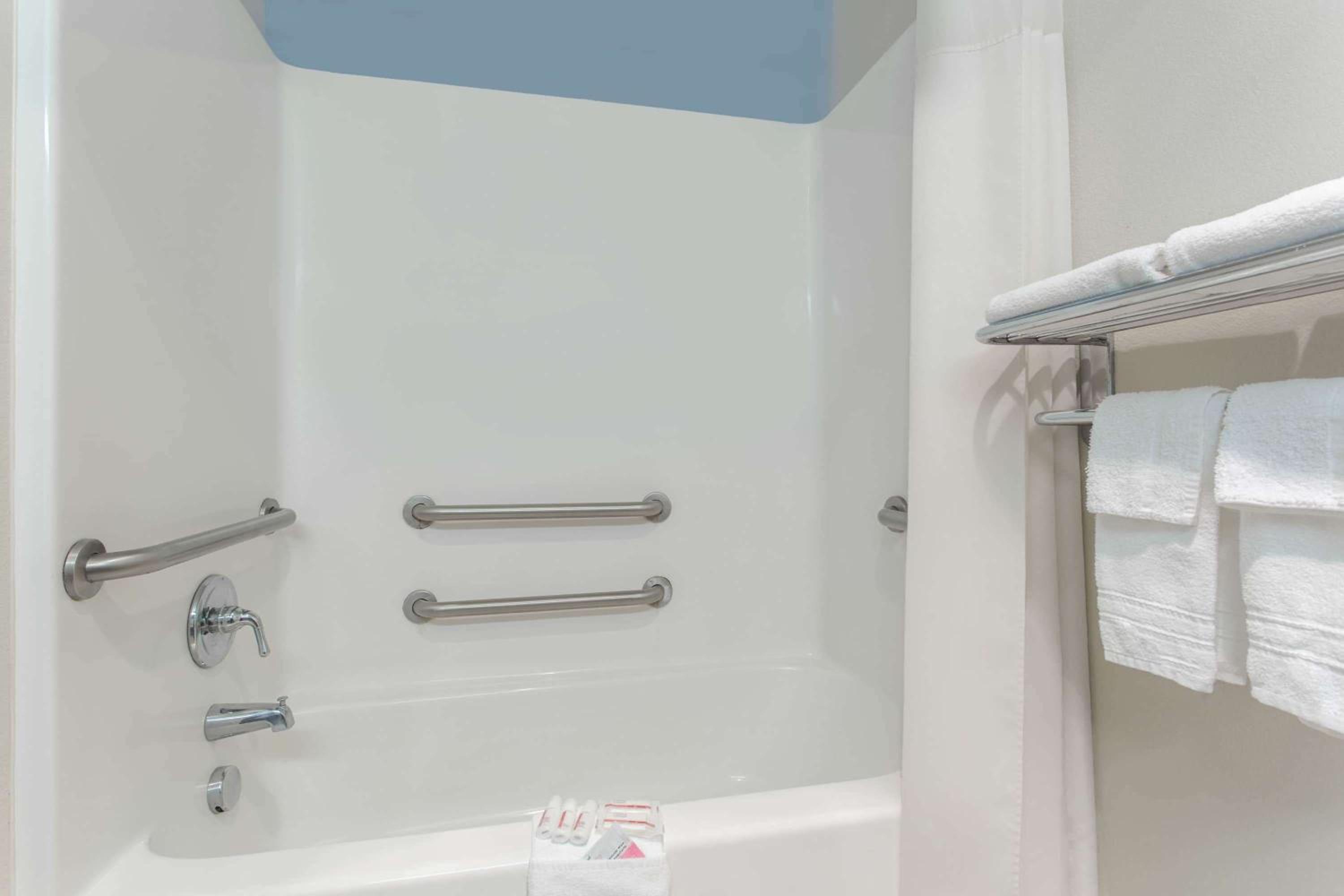 Klamath Falls Vacations - Microtel Inn  Suites by Wyndham Klamath Falls - Property Image 1