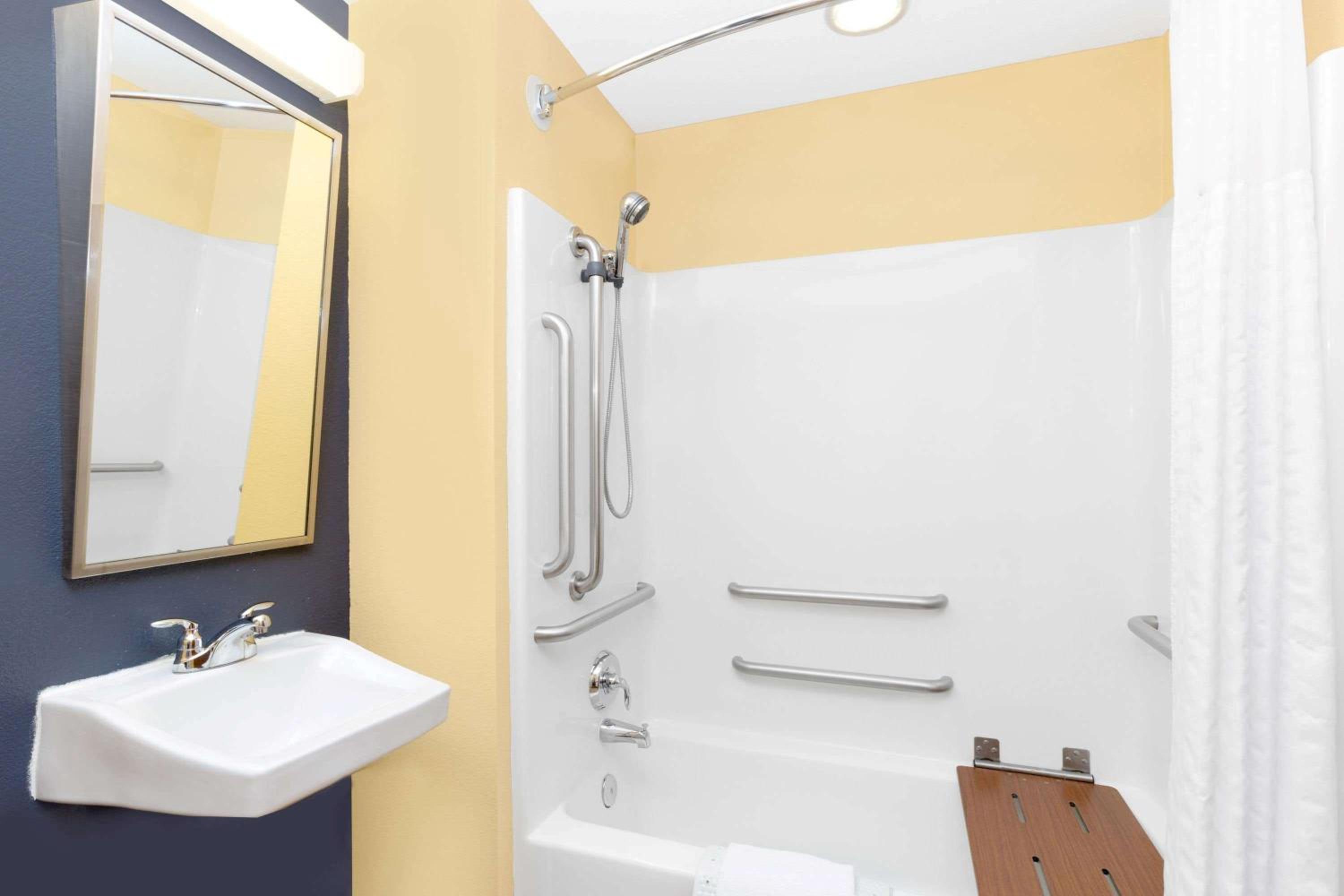 Kearney Vacations - Microtel Inn  Suites - Kearney - Property Image 4