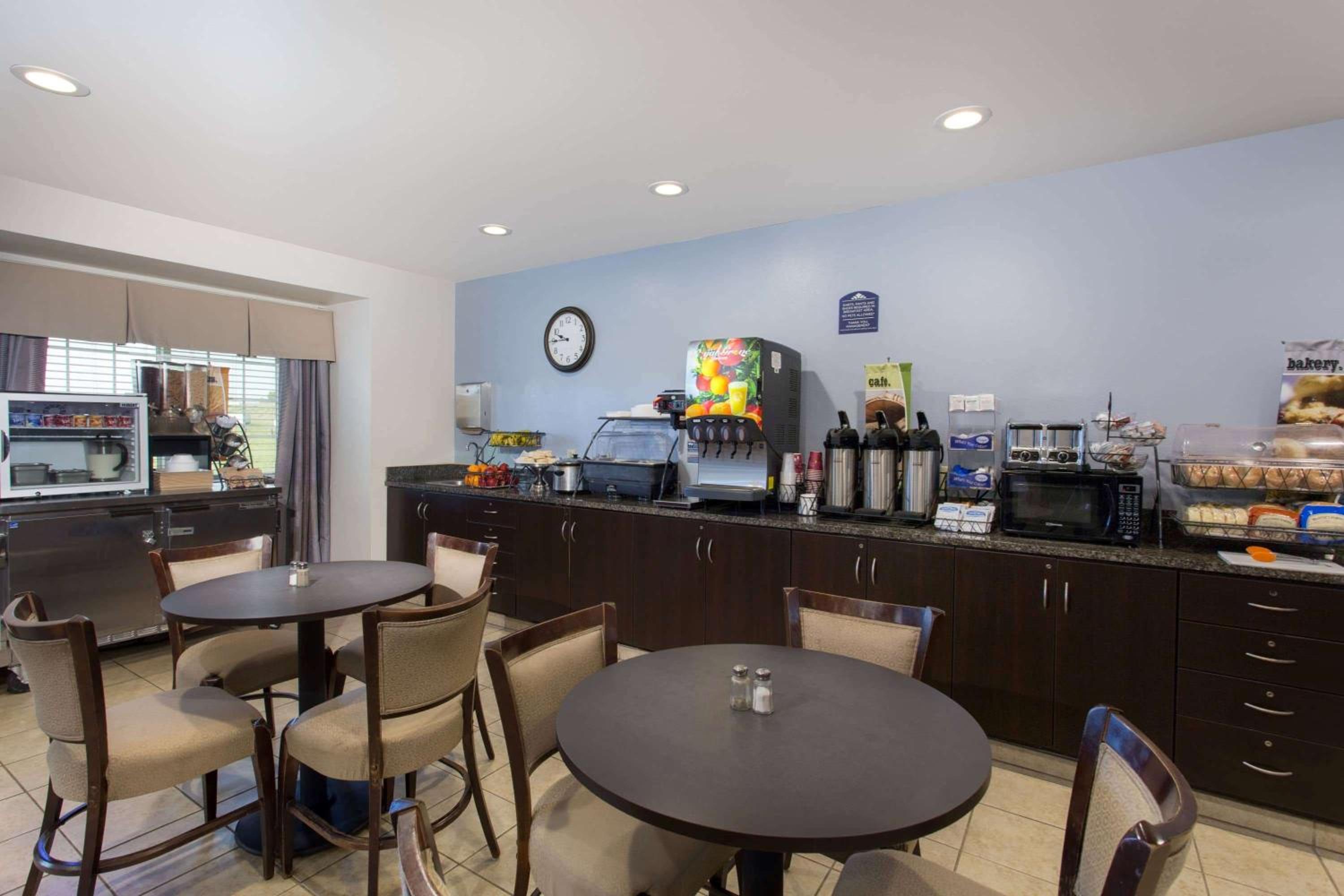 Klamath Falls Vacations - Microtel Inn  Suites by Wyndham Klamath Falls - Property Image 5