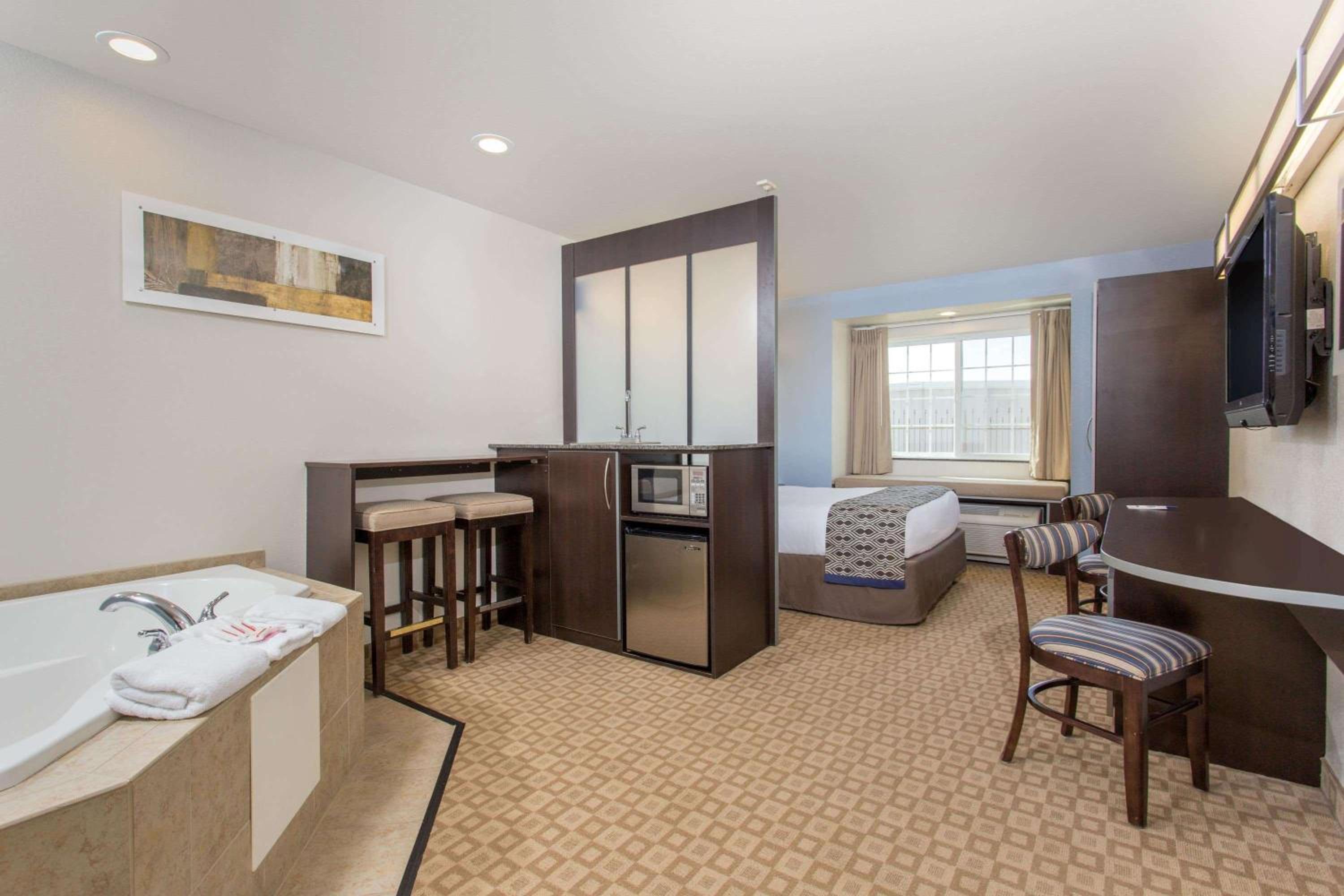 Klamath Falls Vacations - Microtel Inn  Suites by Wyndham Klamath Falls - Property Image 4