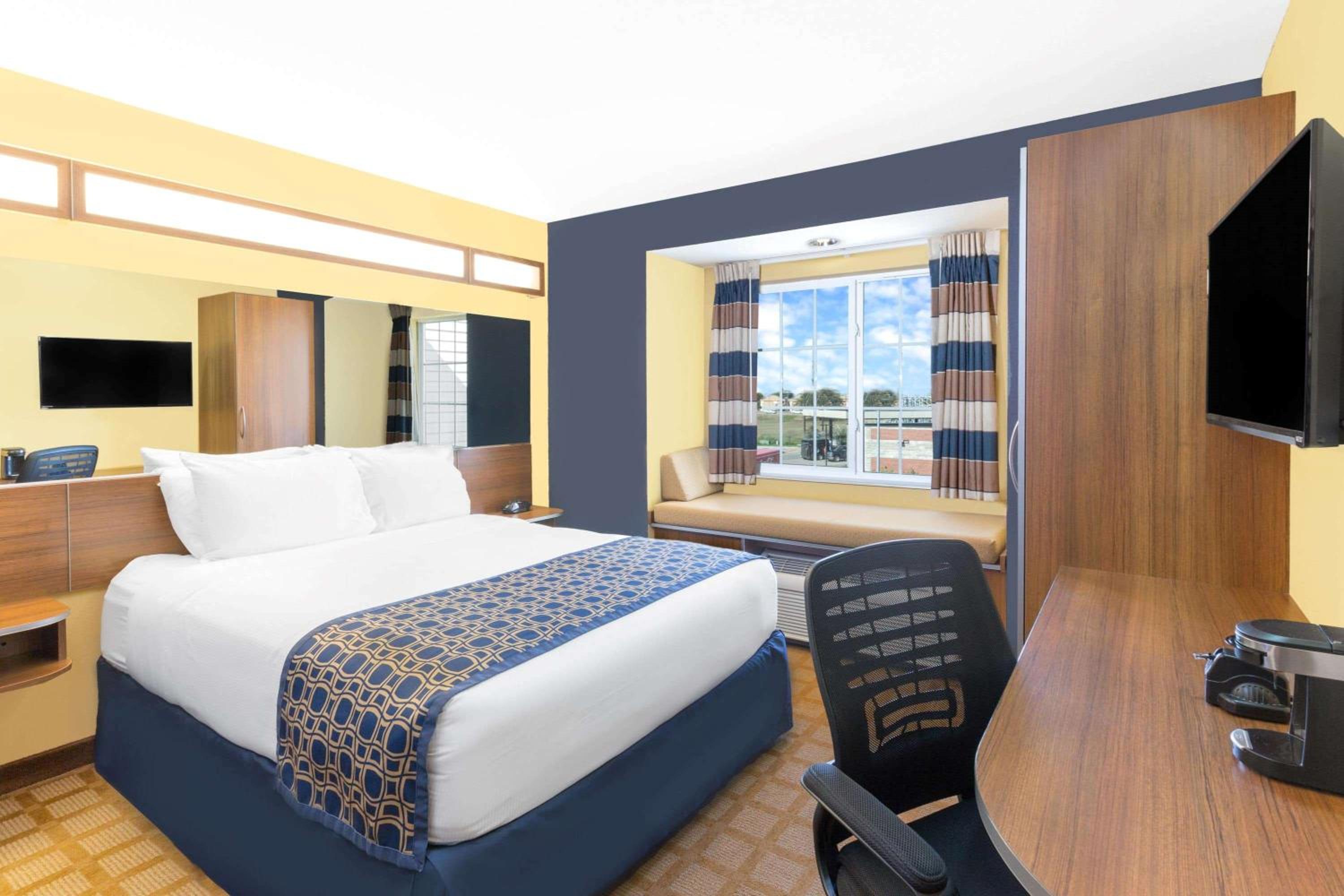 Kearney Vacations - Microtel Inn  Suites - Kearney - Property Image 5