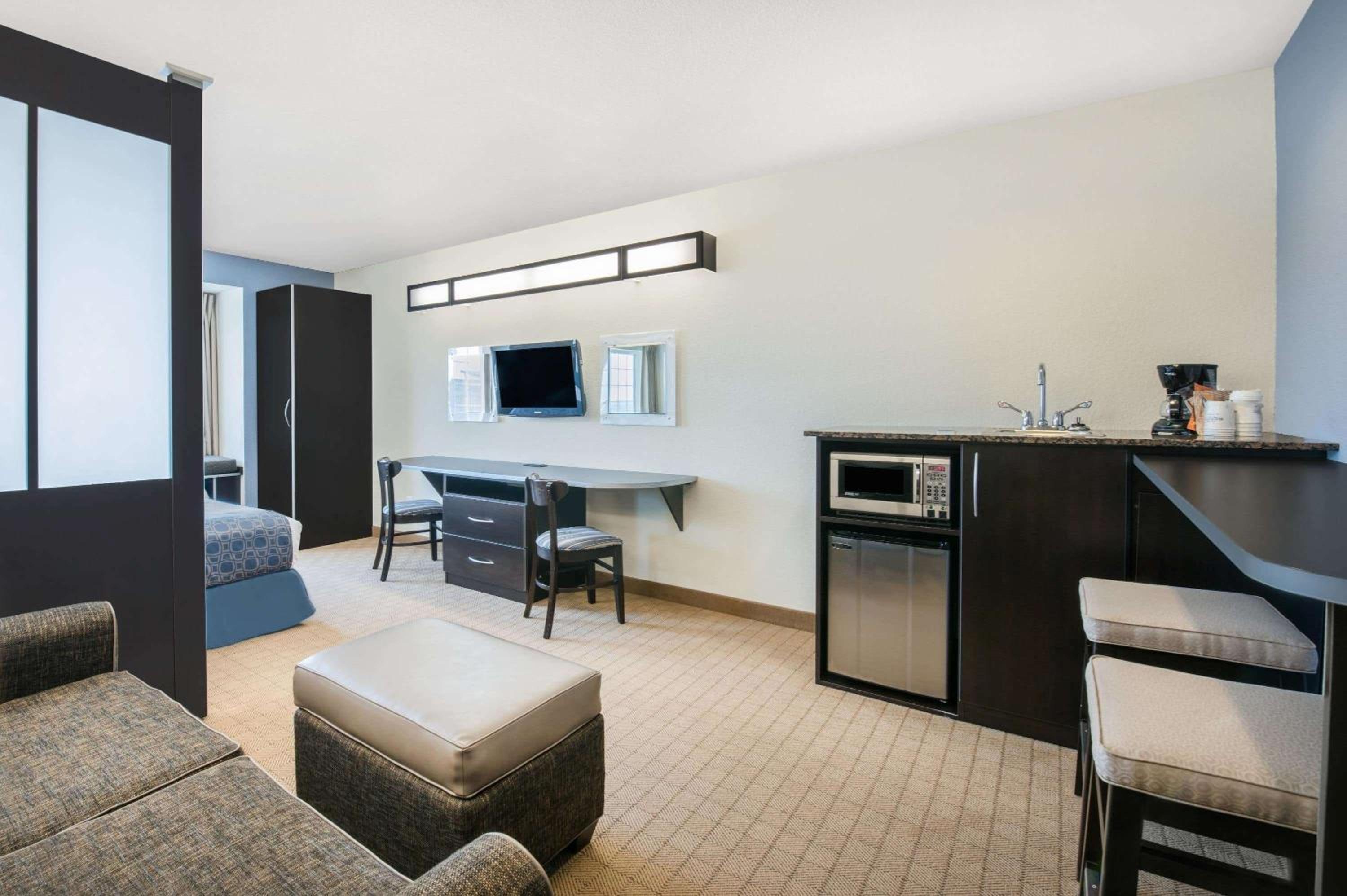 Microtel Inn & Suites by Wyndham Stanley view 4