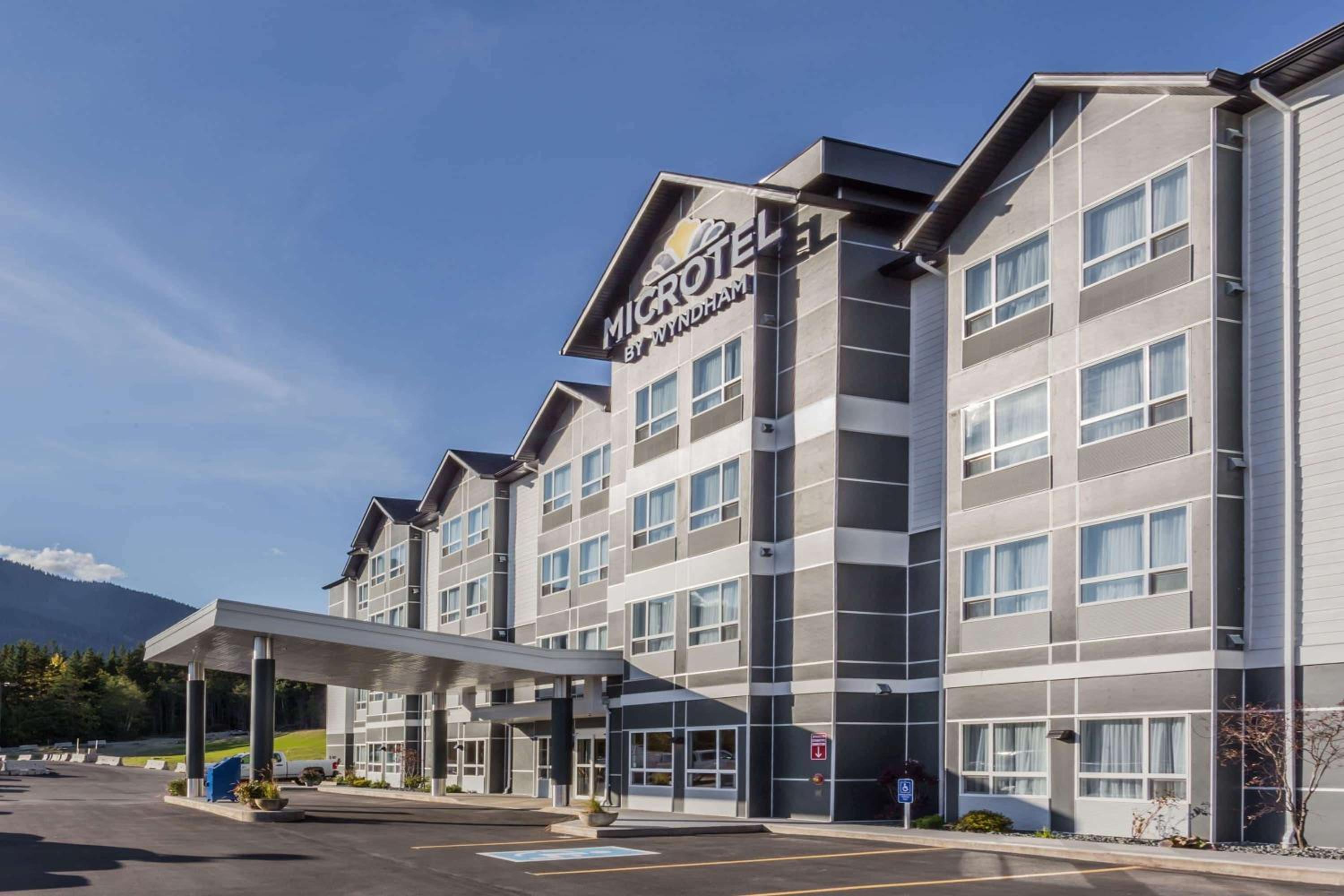 Hotel Microtel Inn and Suites by Wyndham Kitimat - Image 1
