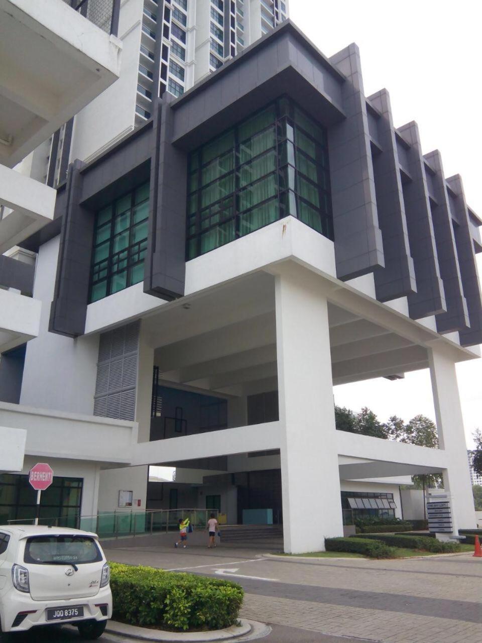 Sky Loft Premium Bukit Indah with Garden View & Nflix HBO A30