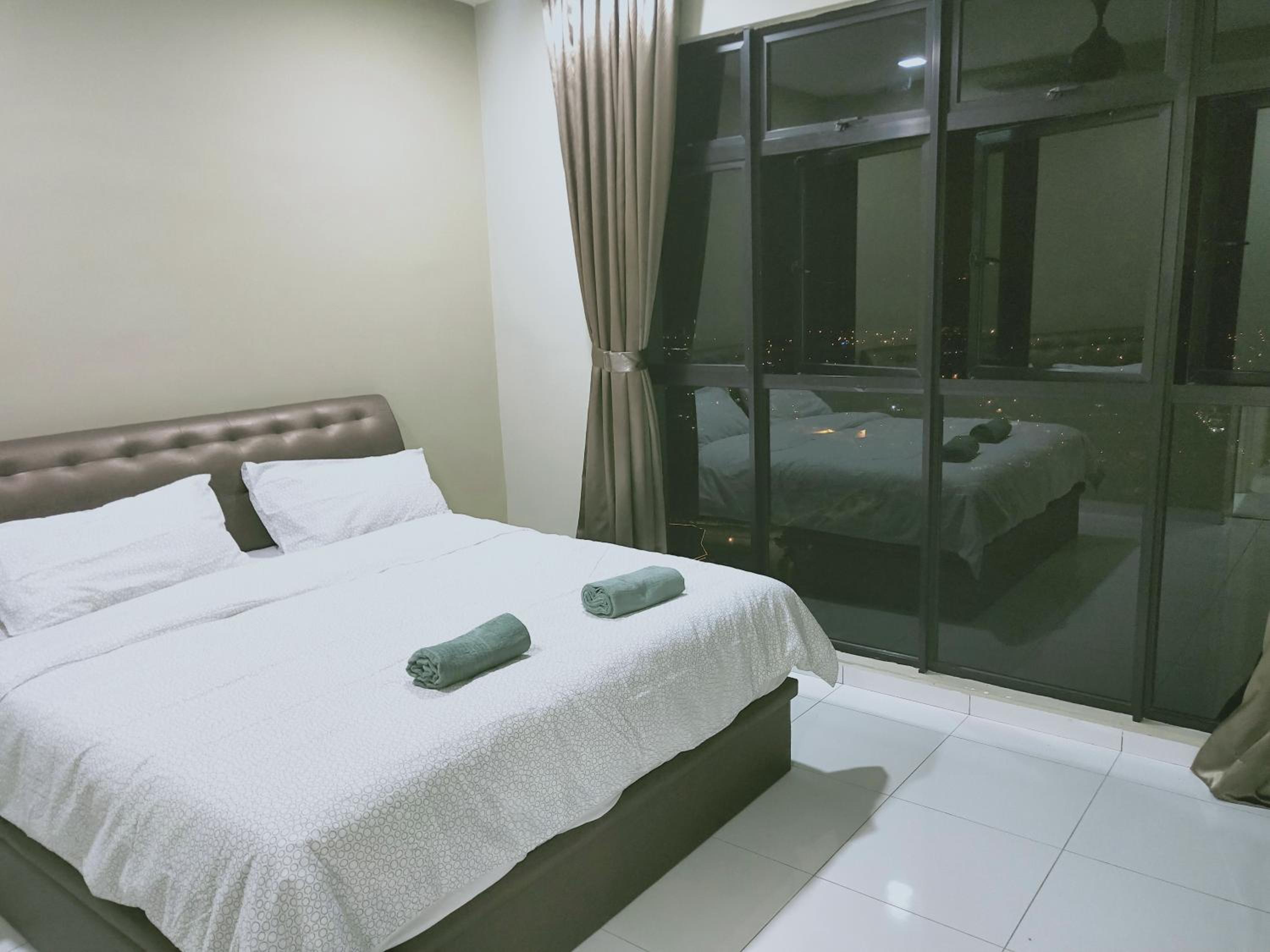 Sky Loft Premium Bukit Indah with Garden View & Nflix HBO A30
