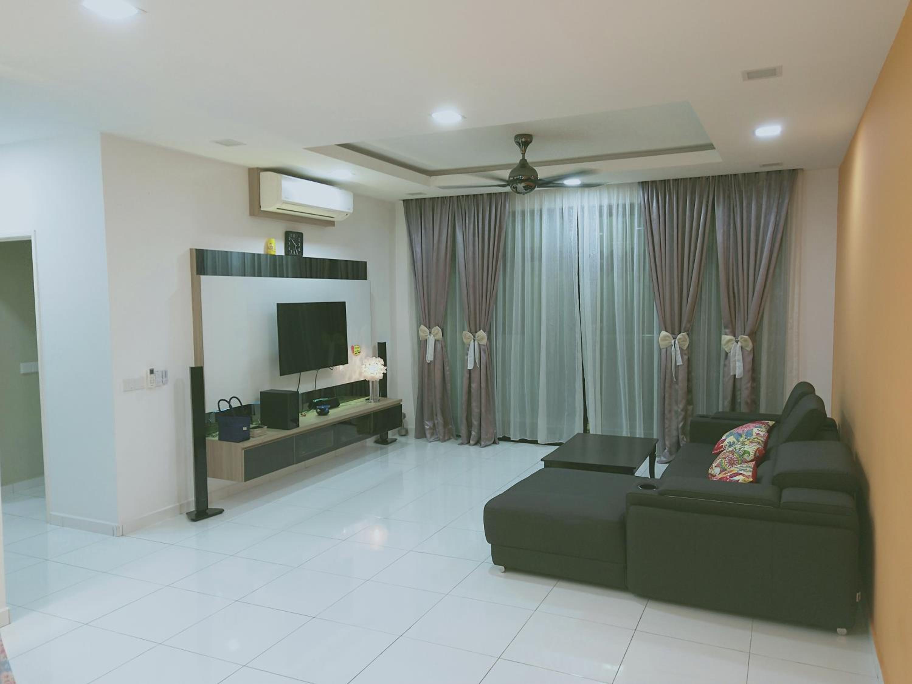Sky Loft Premium Bukit Indah with Garden View & Nflix HBO A30