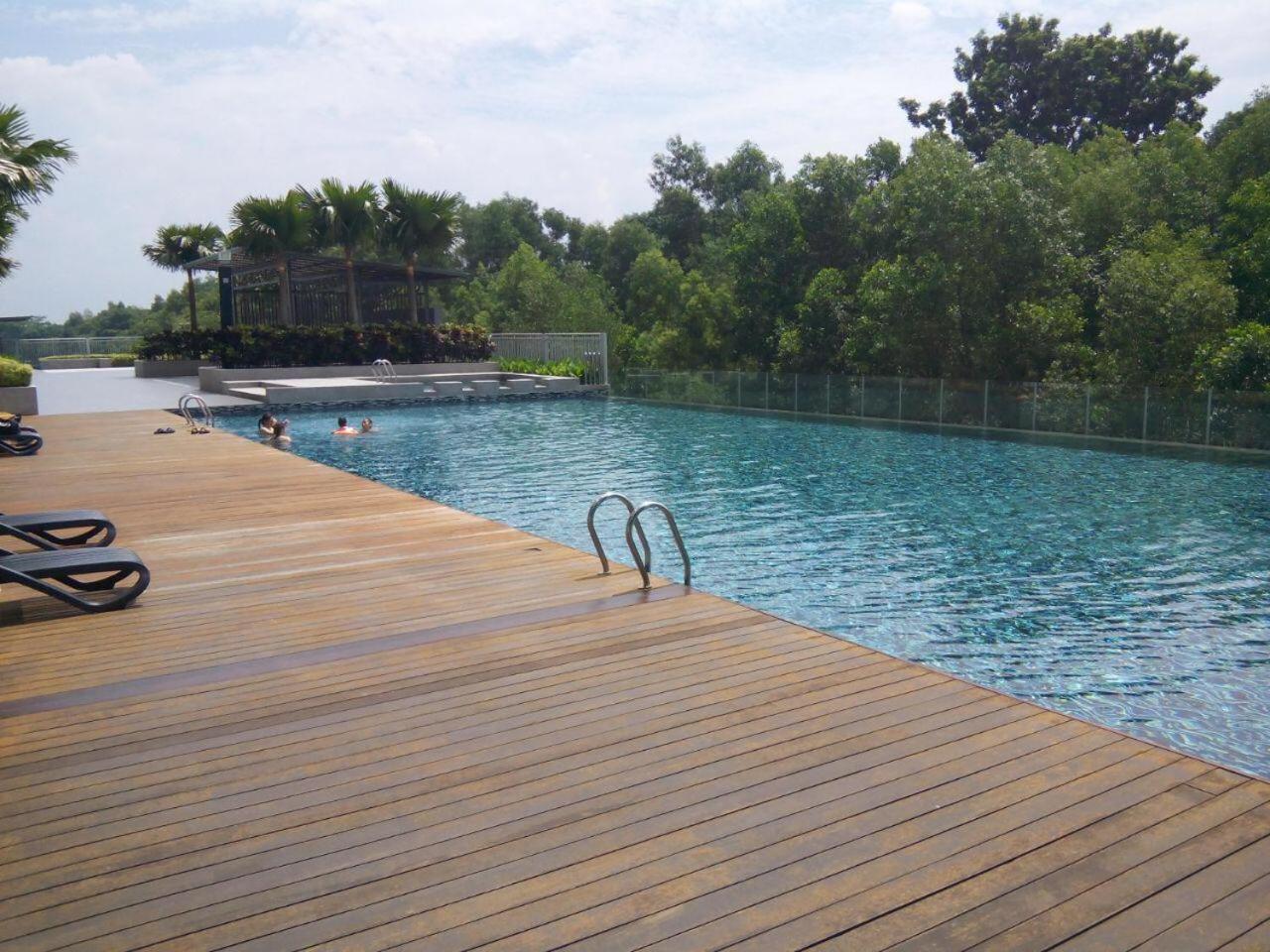 Sky Loft Premium Bukit Indah with Garden View & Nflix HBO A30