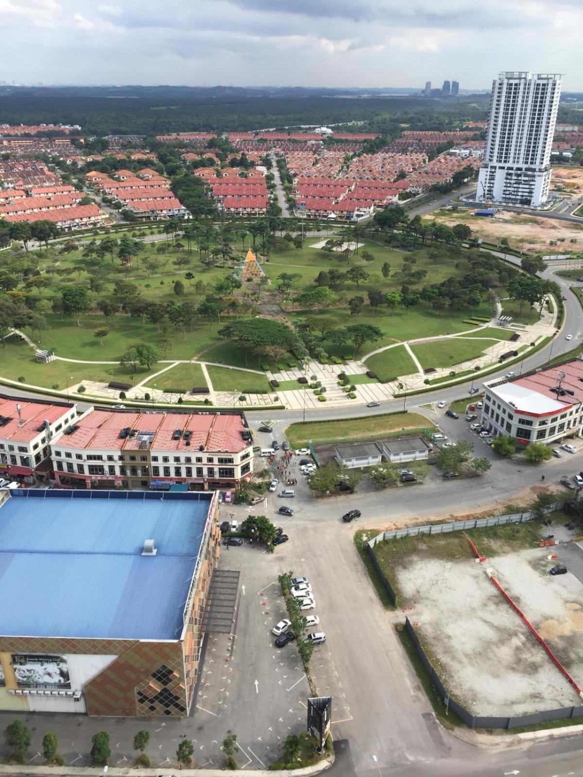 Sky Loft Premium Bukit Indah with Garden View & Nflix HBO A30