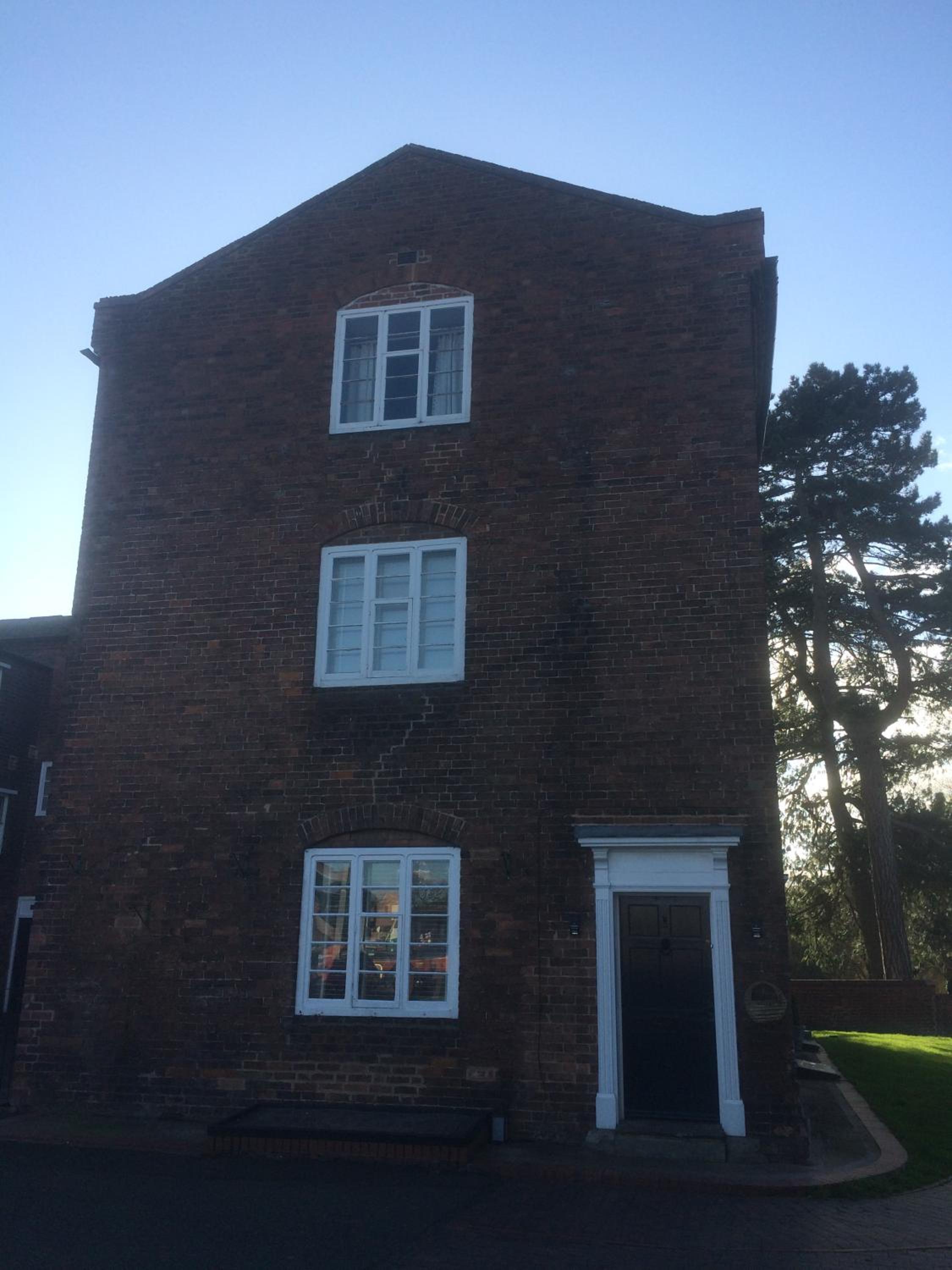 JJ's "Gin Palace" luxury riverside town house view 5