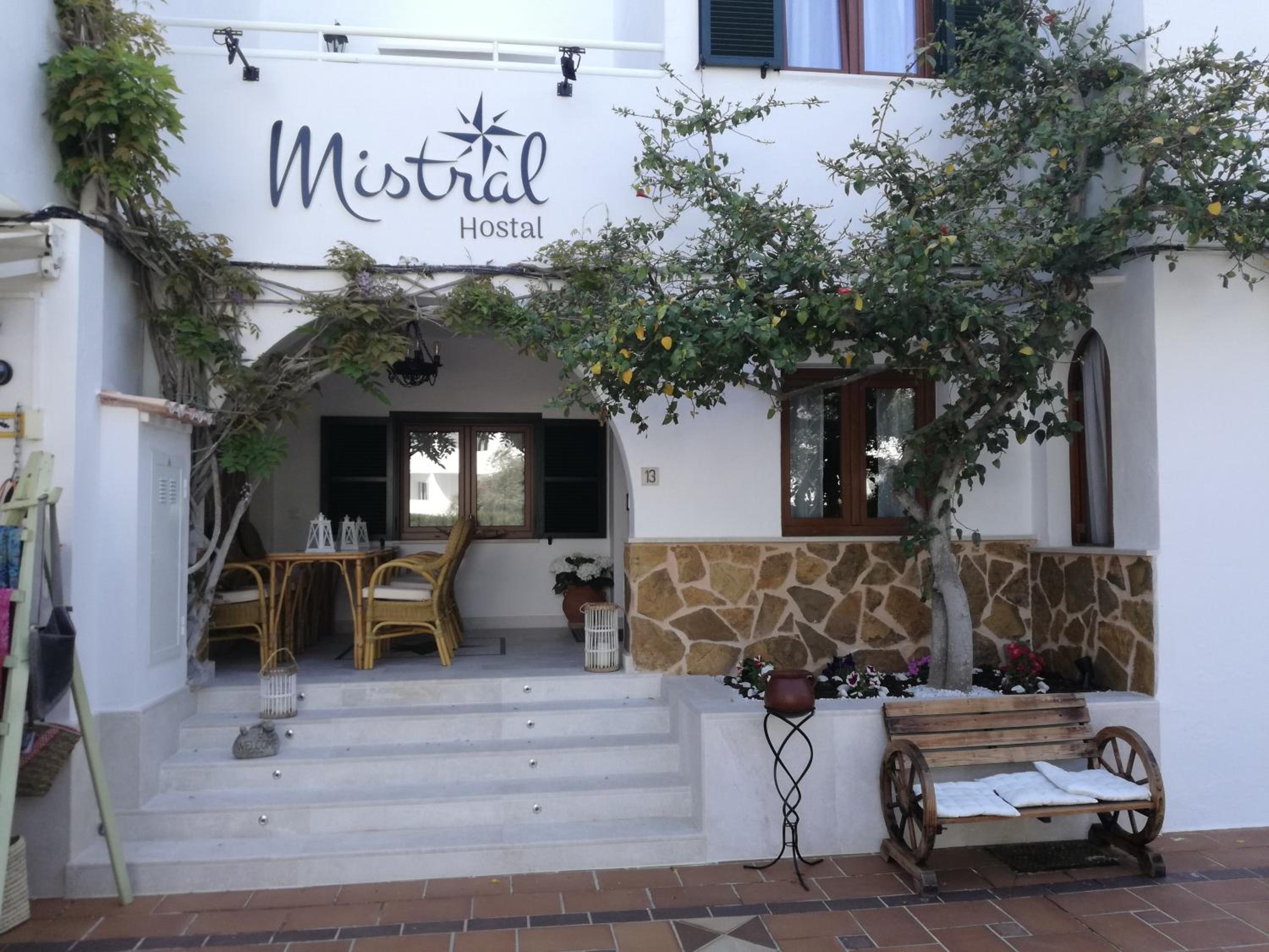 Hotel Boutique Hostal Mistral - Image 1