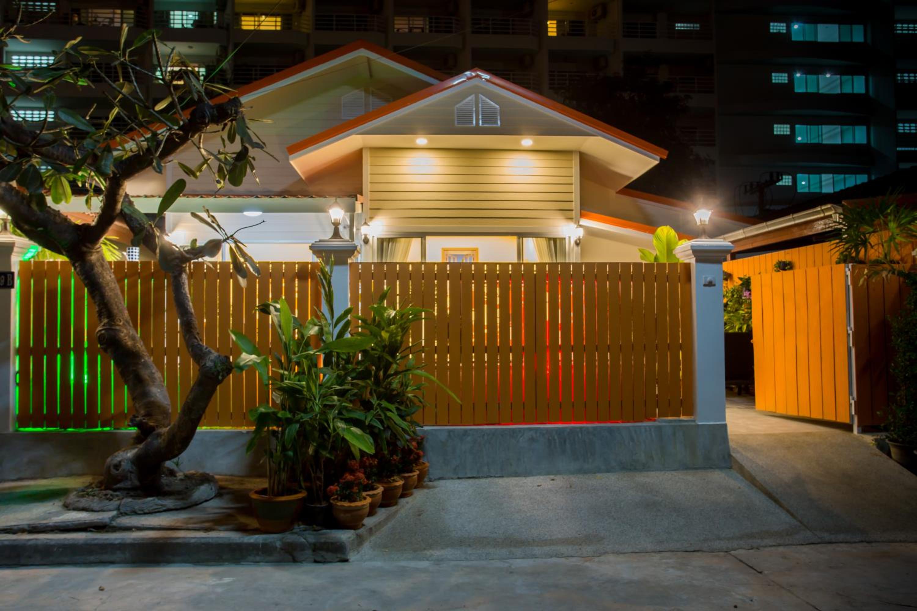 Hotel Pattaya Pool Villa 39B 300 mater to beach gate - Image 1