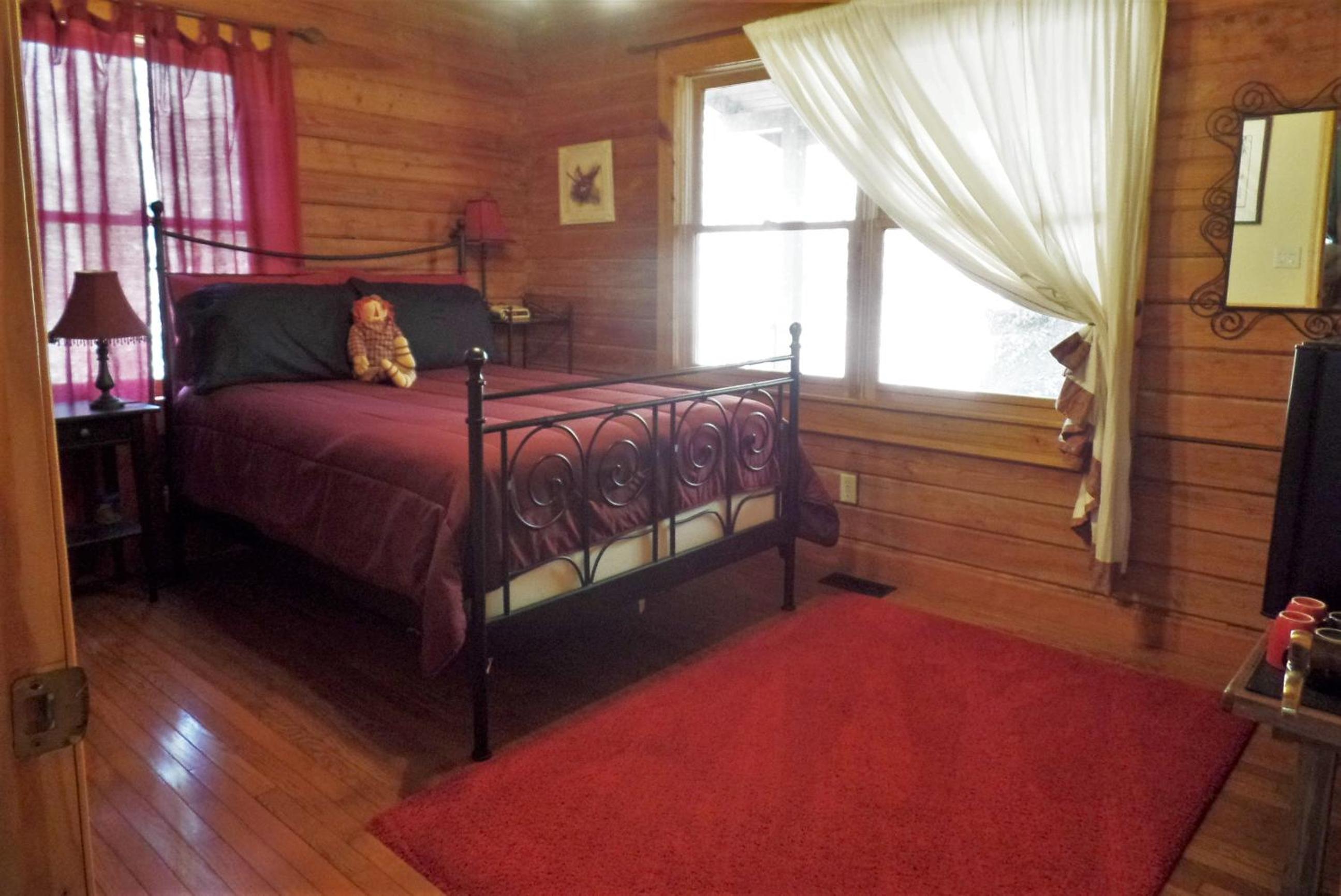 Creekside Paradise Bed and Breakfast