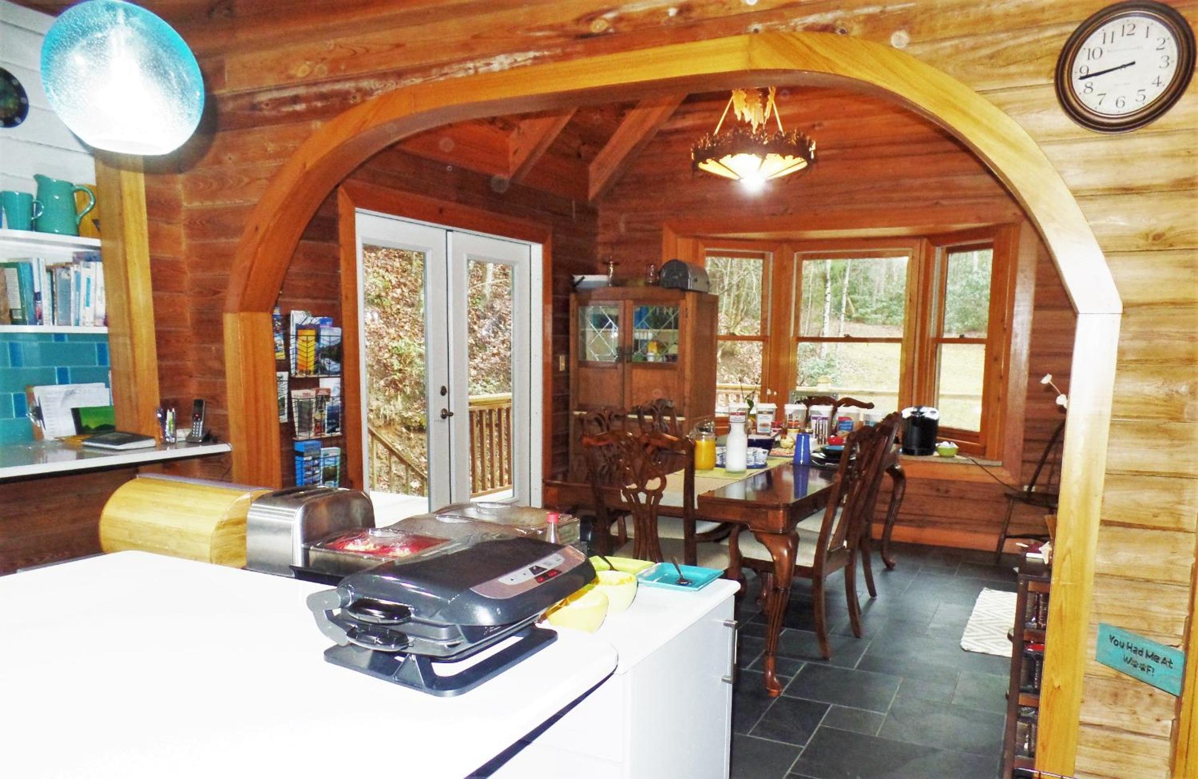 Creekside Paradise Bed and Breakfast