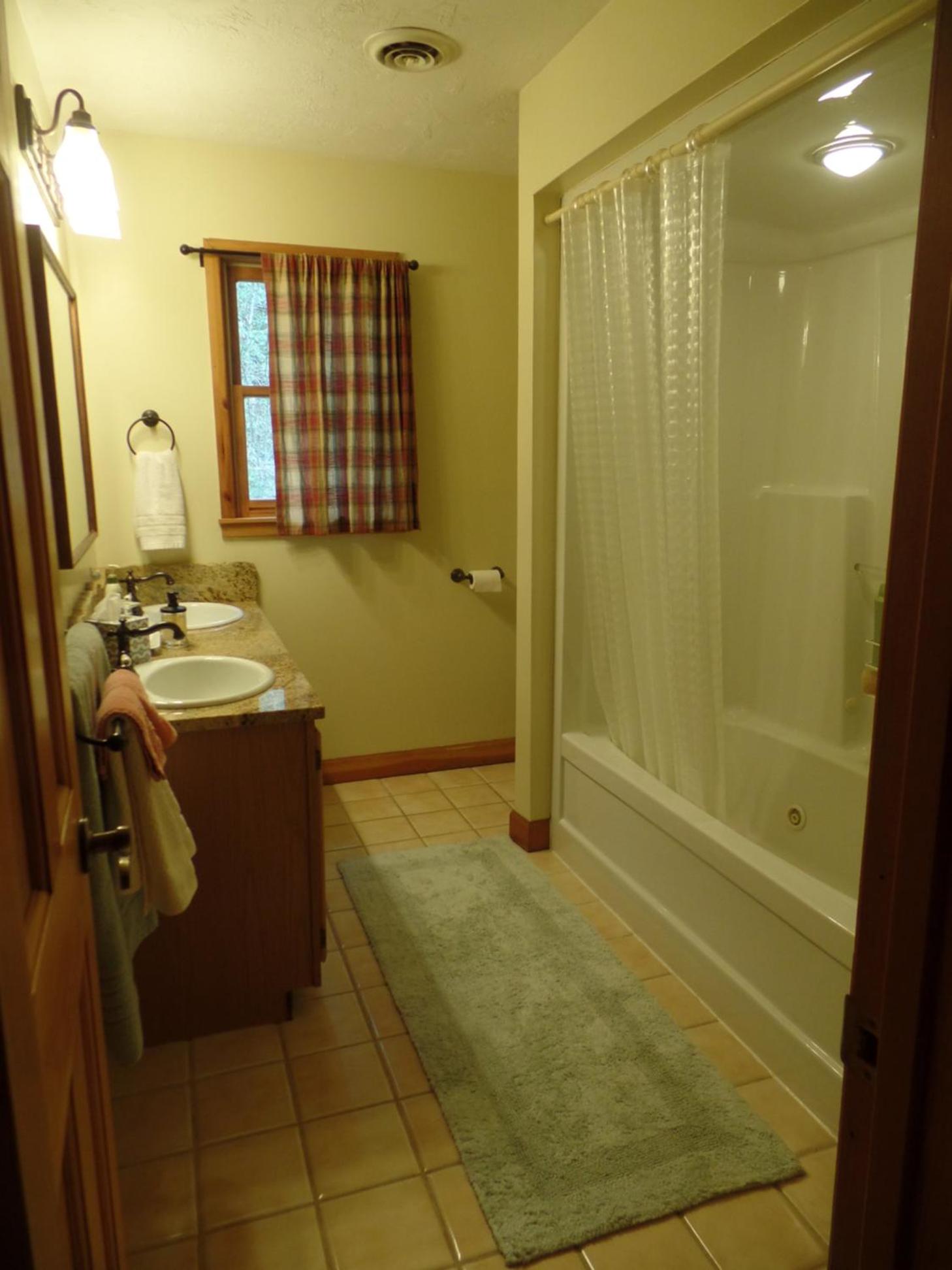 Creekside Paradise Bed and Breakfast