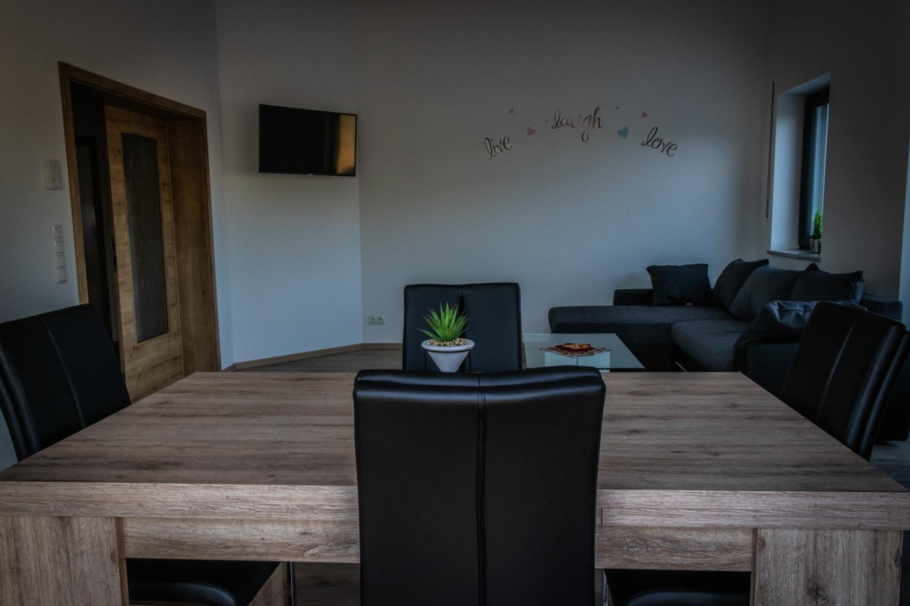 Landhaus Ferienwohnungen mit Pool und Wellness