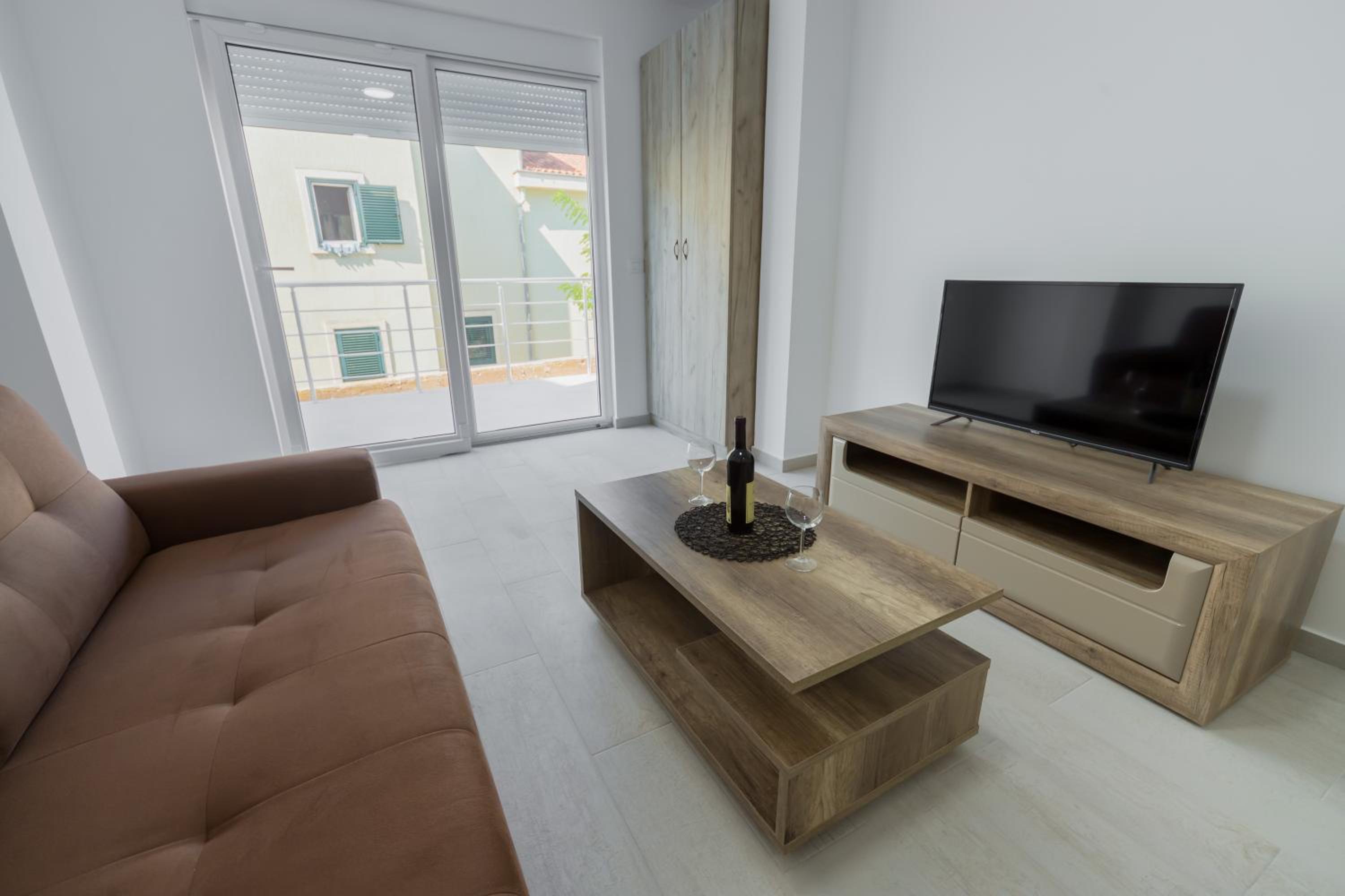 GREJM Lux Family Apartments view 4