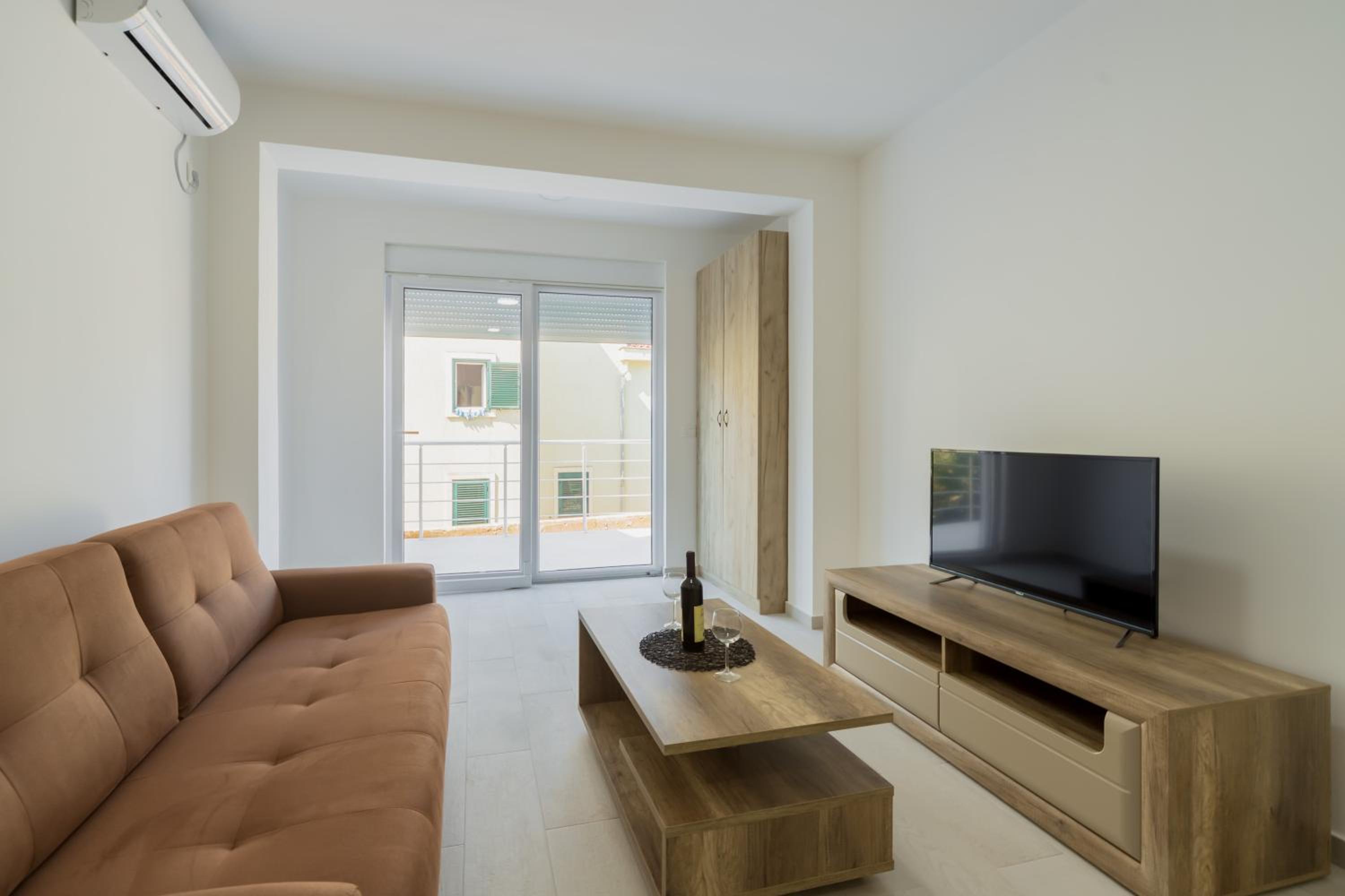 GREJM Lux Family Apartments view 5
