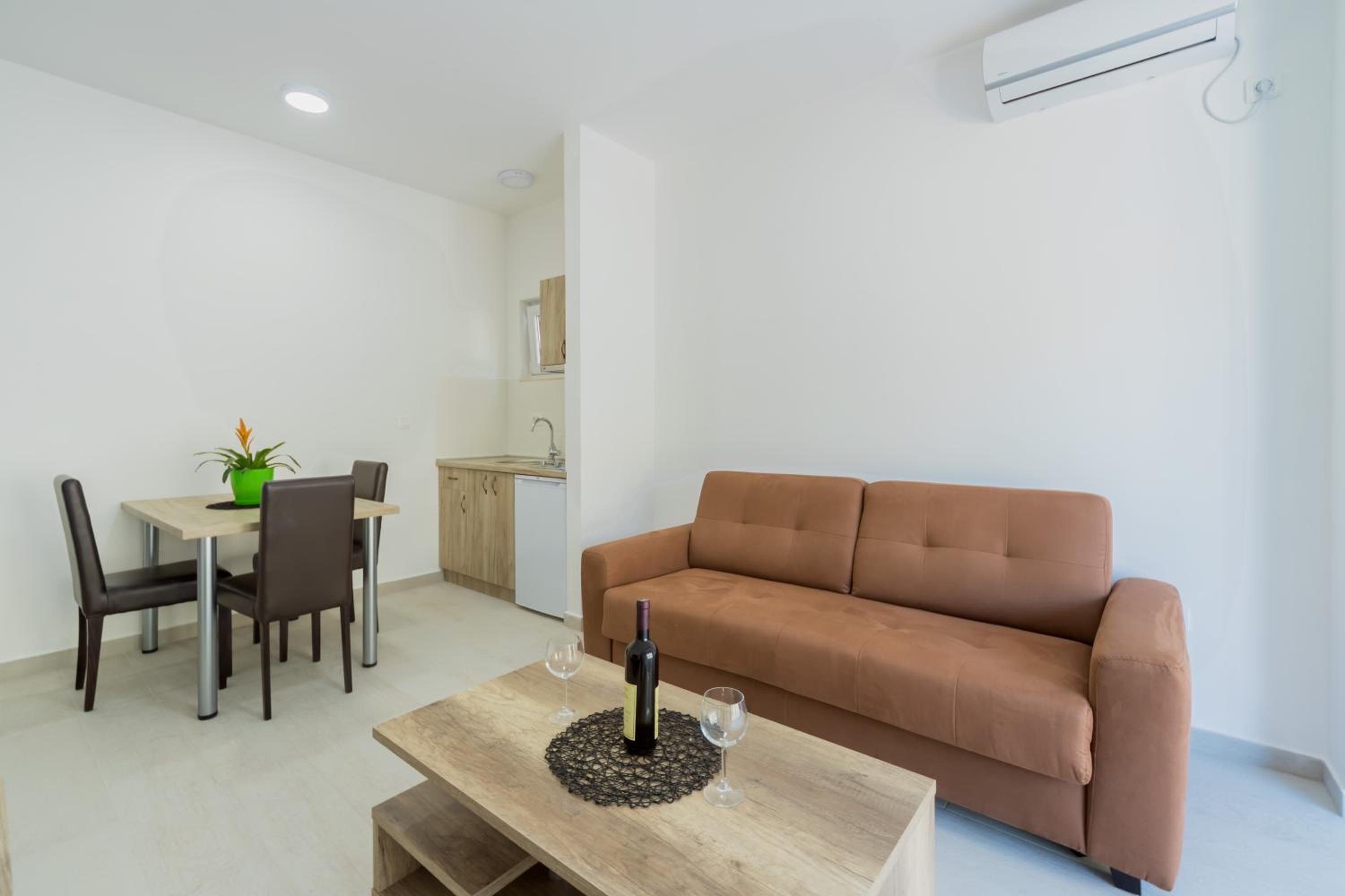 GREJM Lux Family Apartments view 3