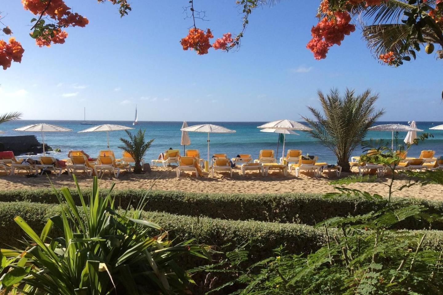 Oceanfront Apt 4 Porto Antigo II