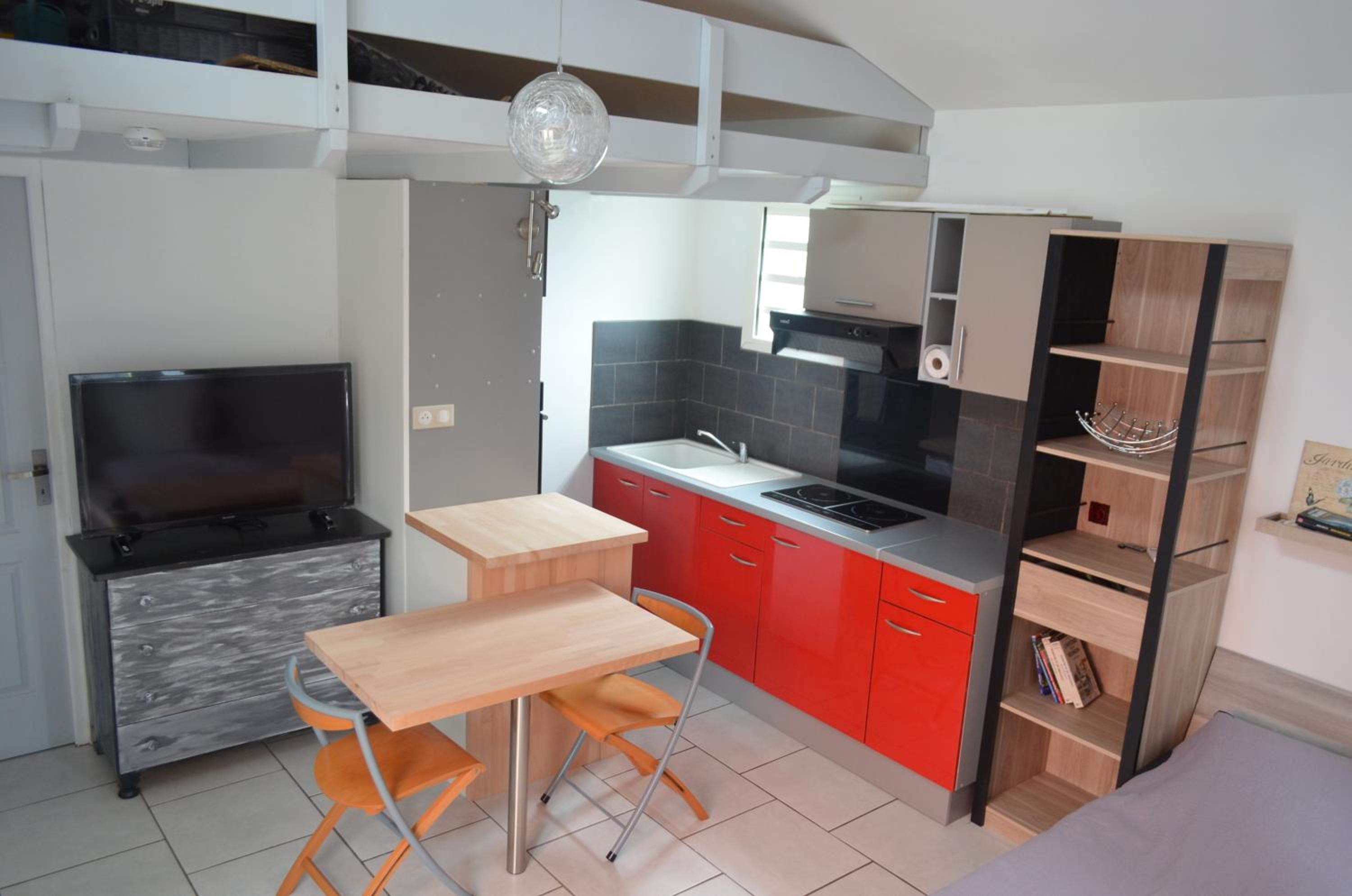 Studio tout confort avec son jacuzzi view 4